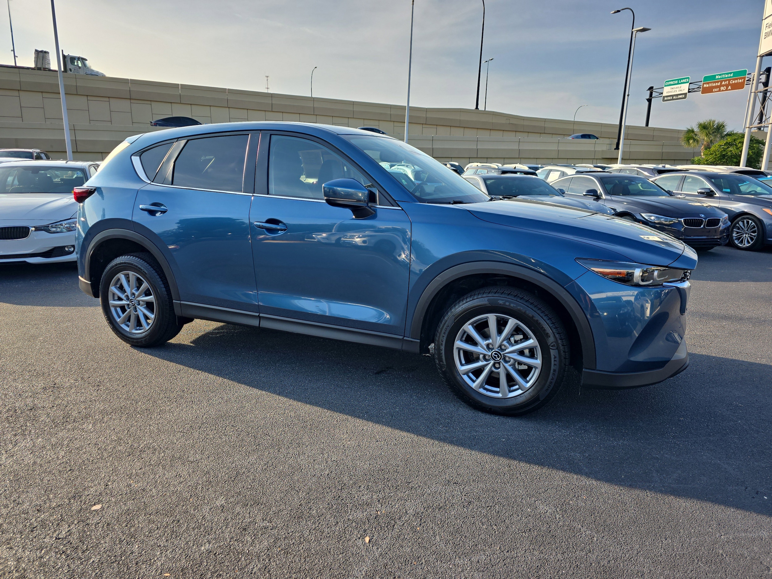 2023 Mazda CX-5 S Preferred package's photo