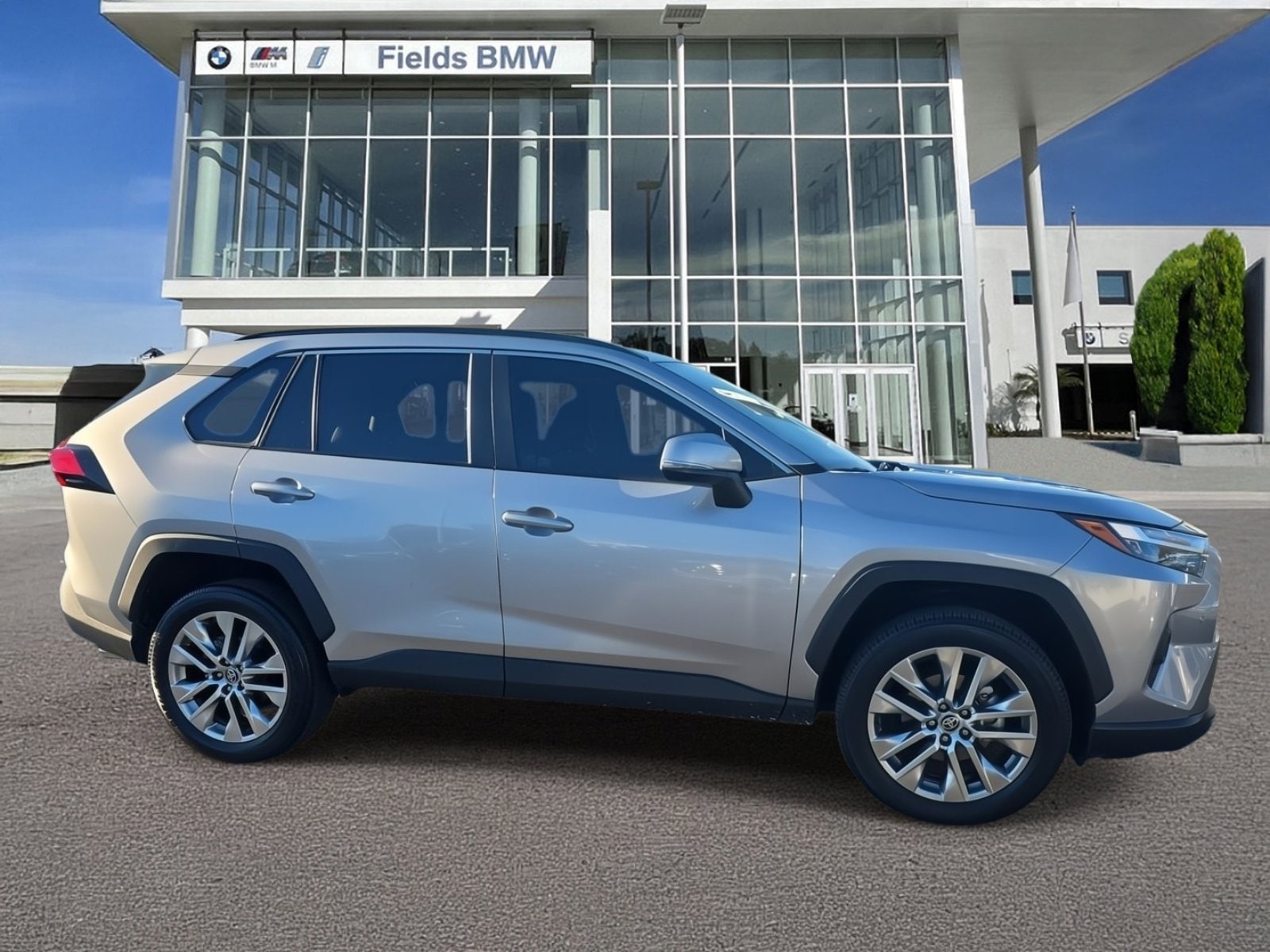 2023 Toyota RAV4 XLE Premium's photo