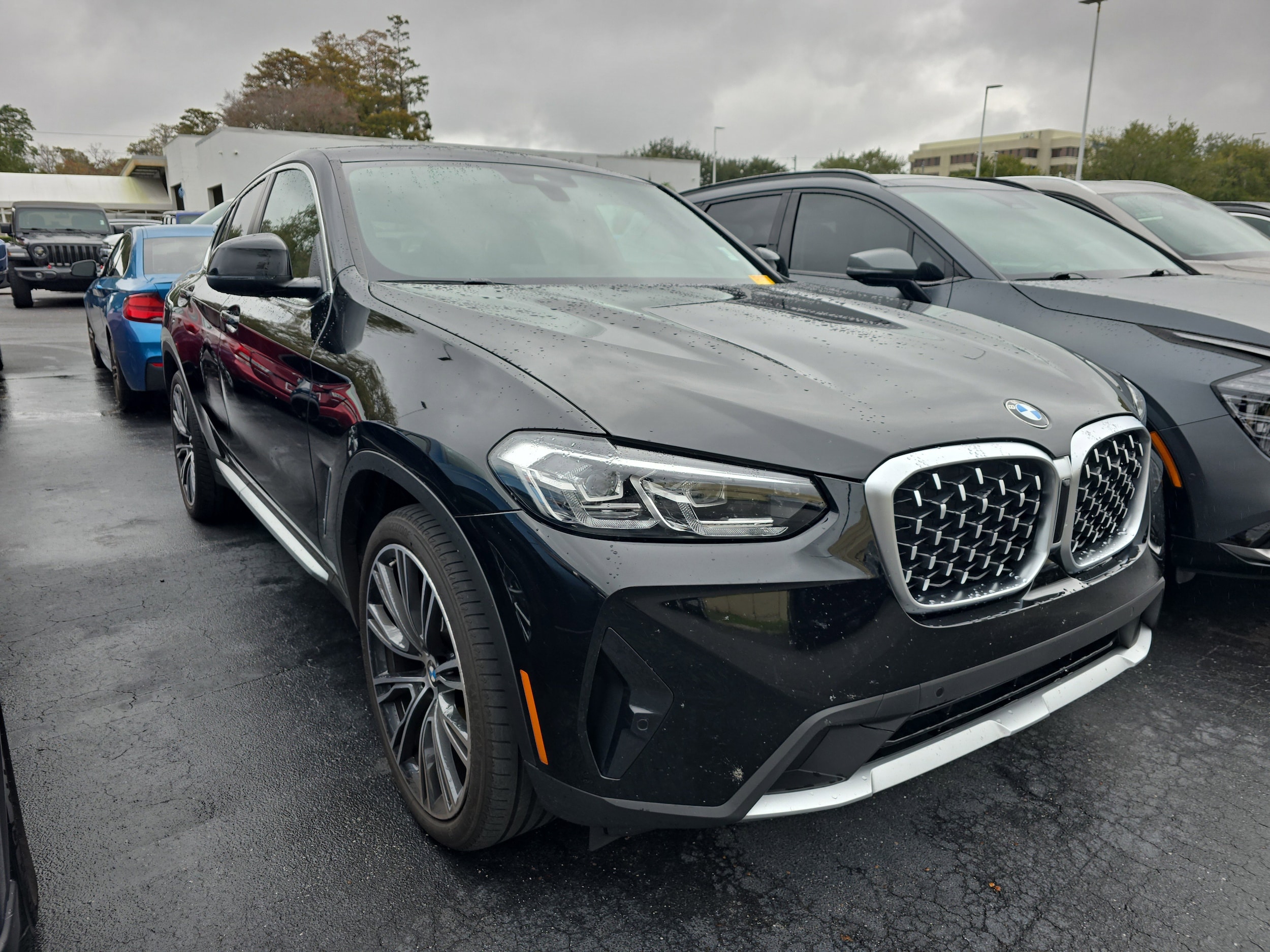 2023 BMW X4 30i's photo