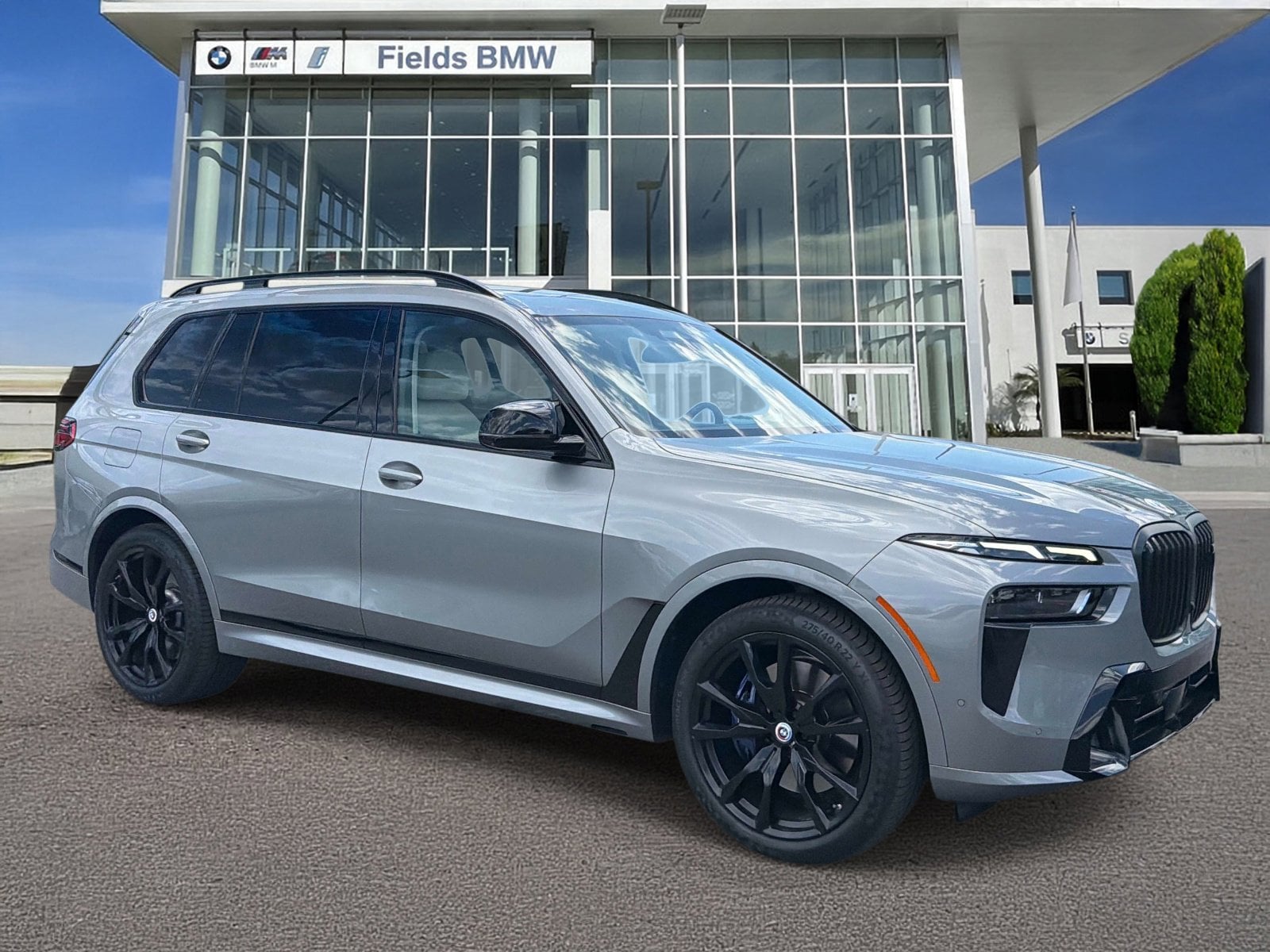 2023 BMW X7 M60i's photo