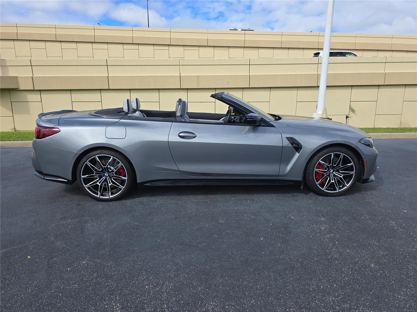 2025 Bmw M4 Competition xDrive Convertible photo 2