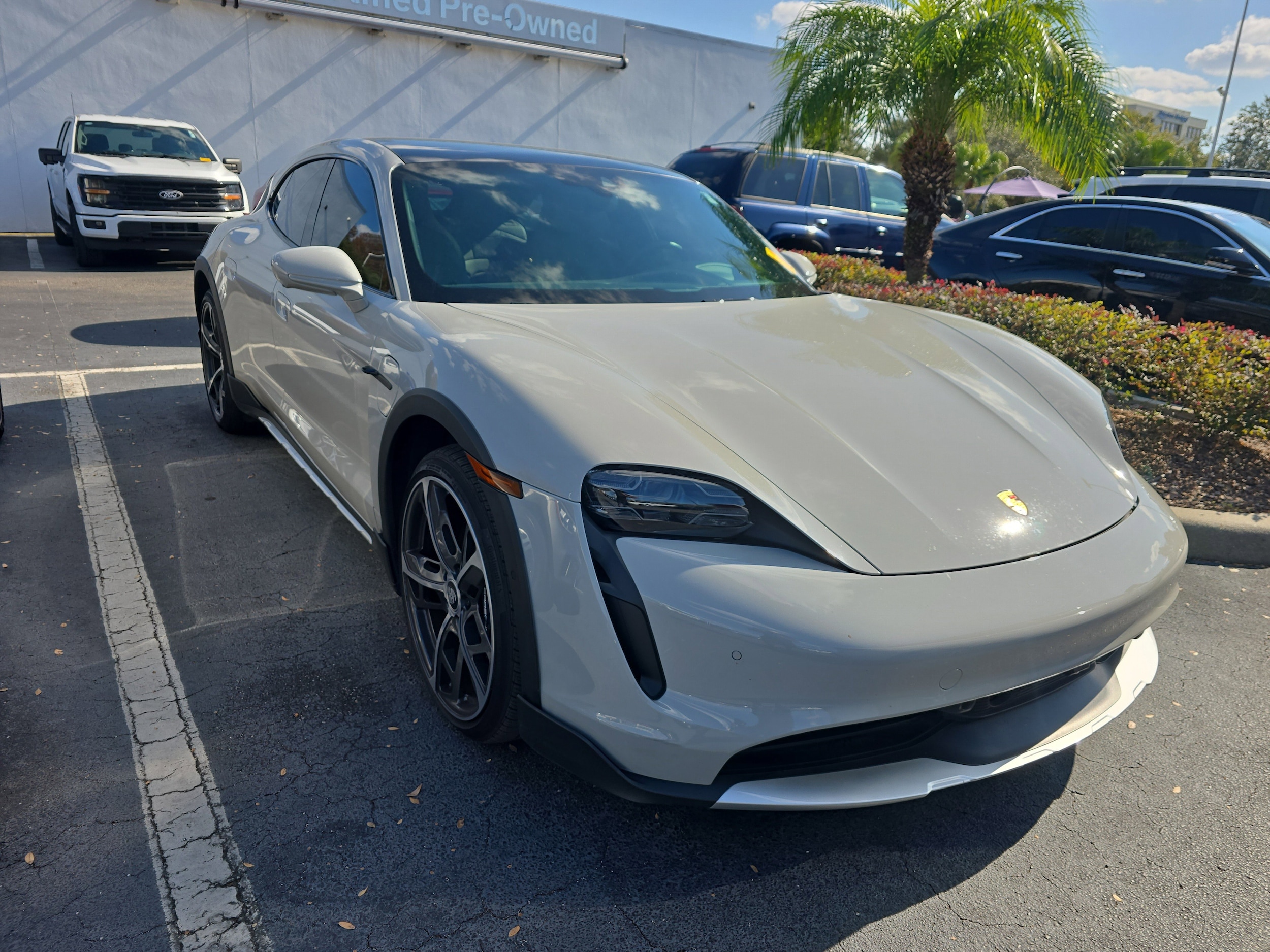 2024 Porsche Taycan Base's photo