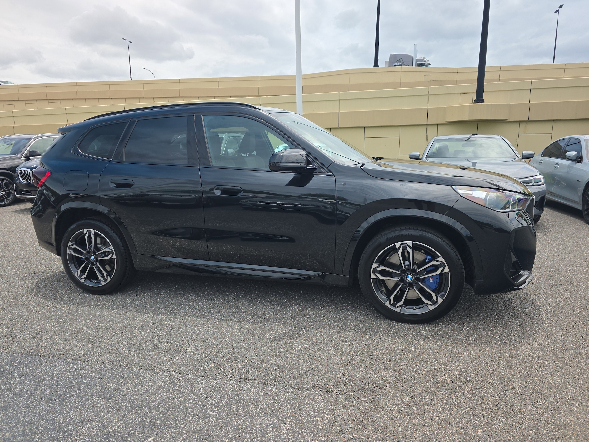 2025 BMW X1's photo