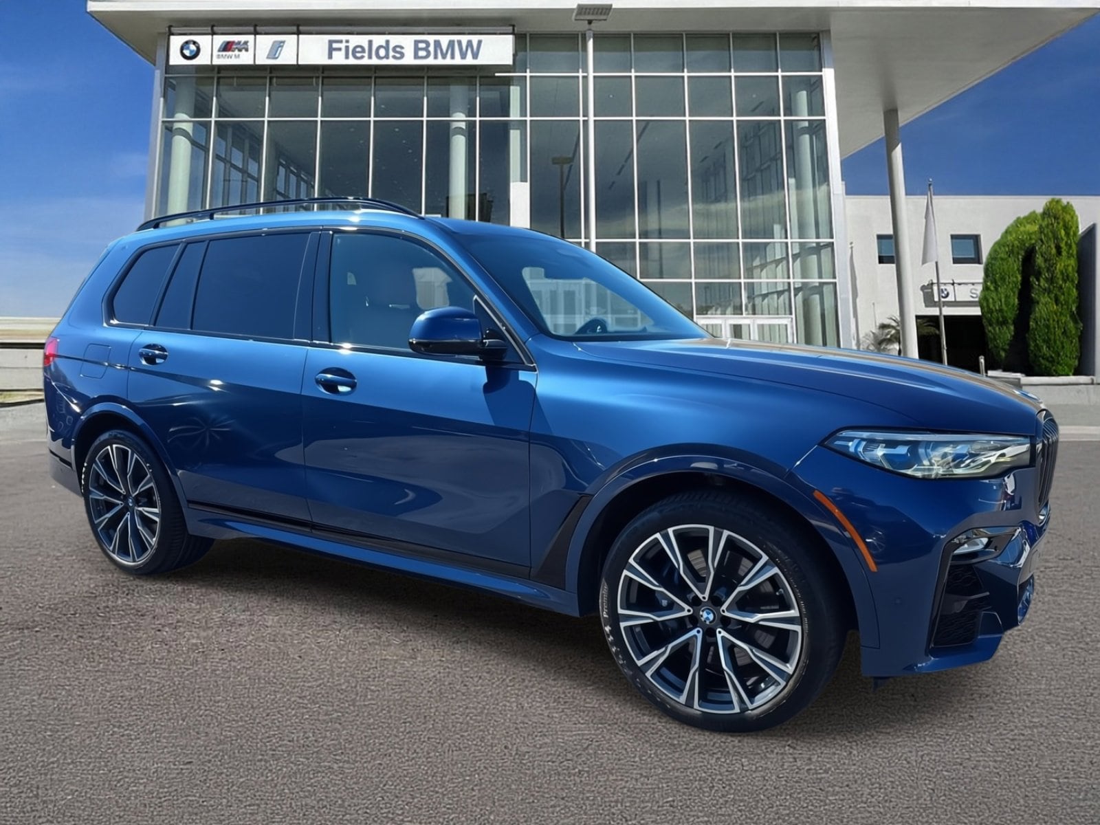 2022 BMW X7 M50i's photo