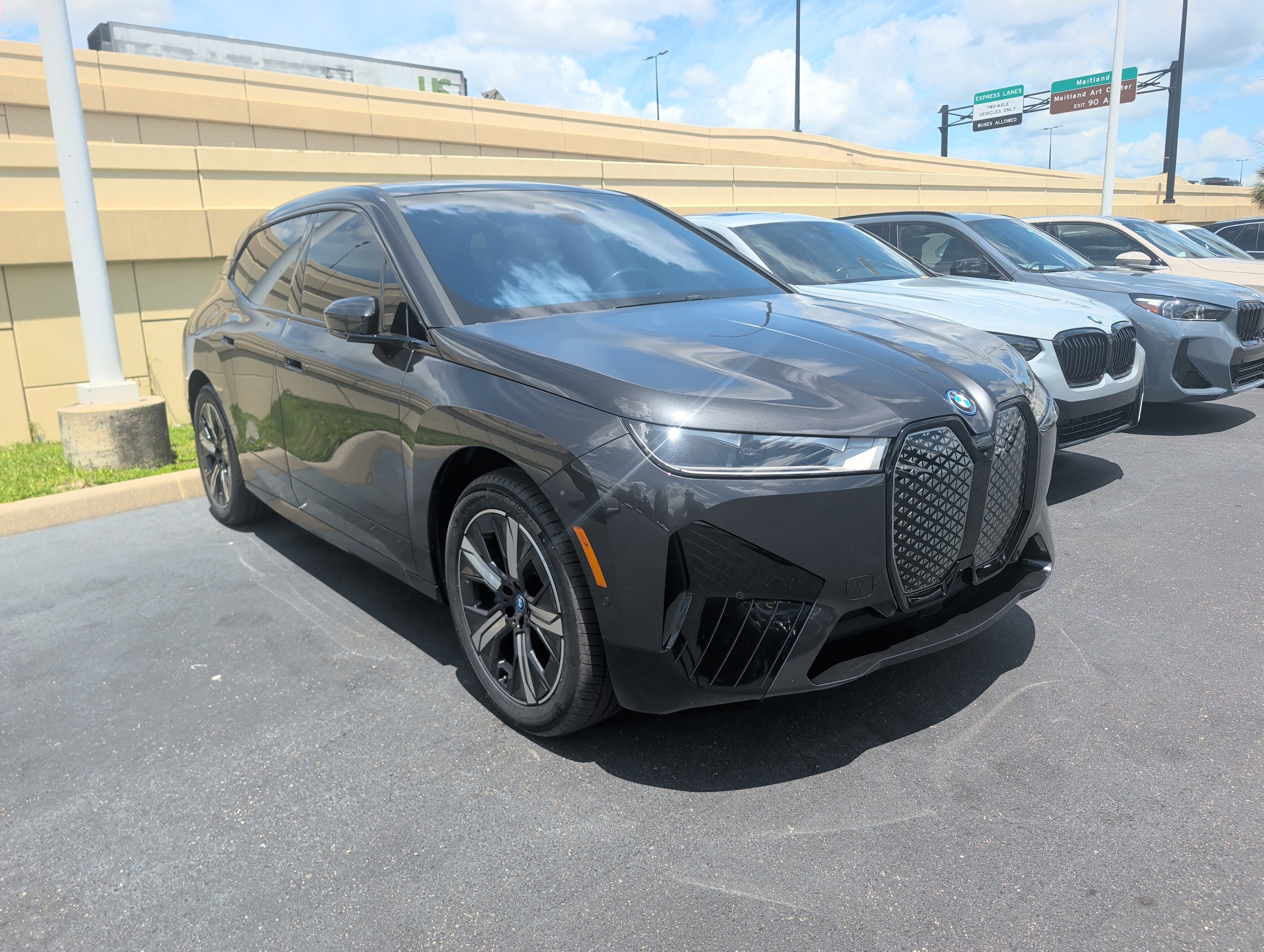 2024 BMW iX xDrive50's photo
