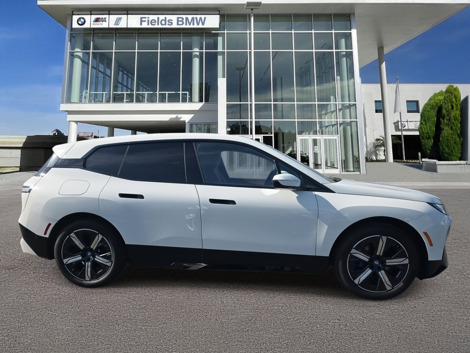 2023 BMW iX Base's photo