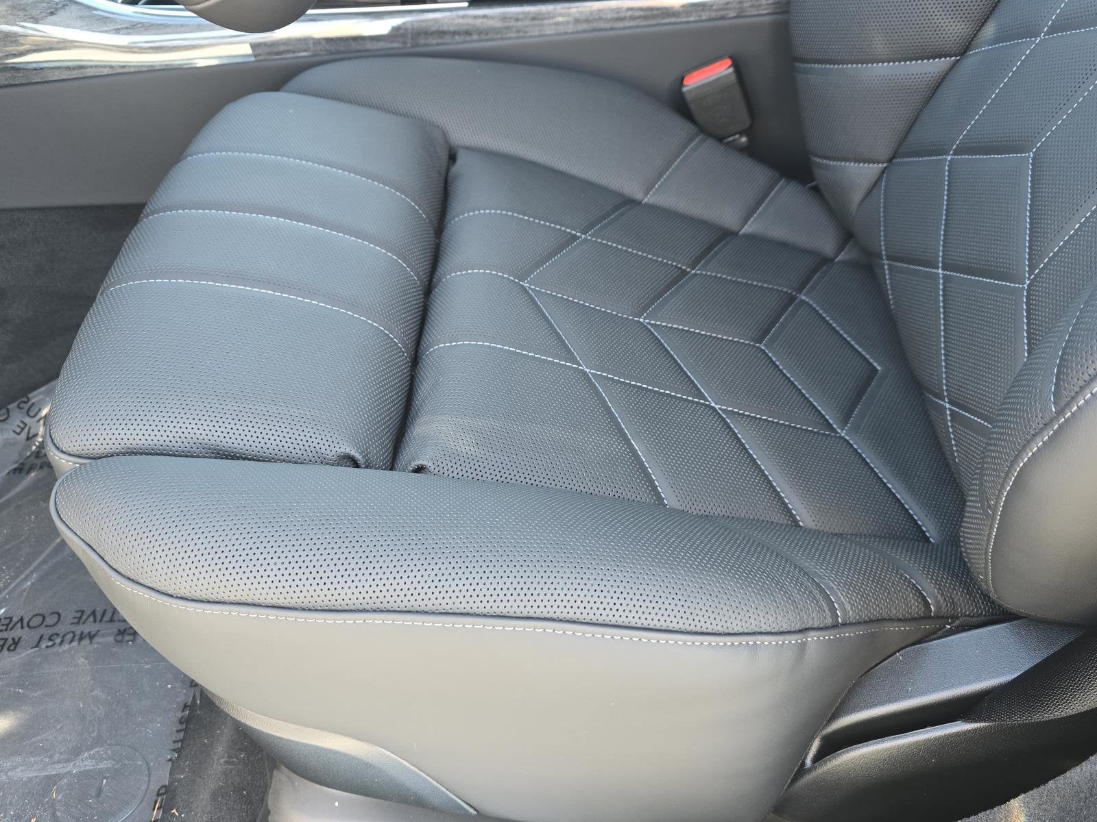 2025 BMW 7 Series 750e - Photo 10