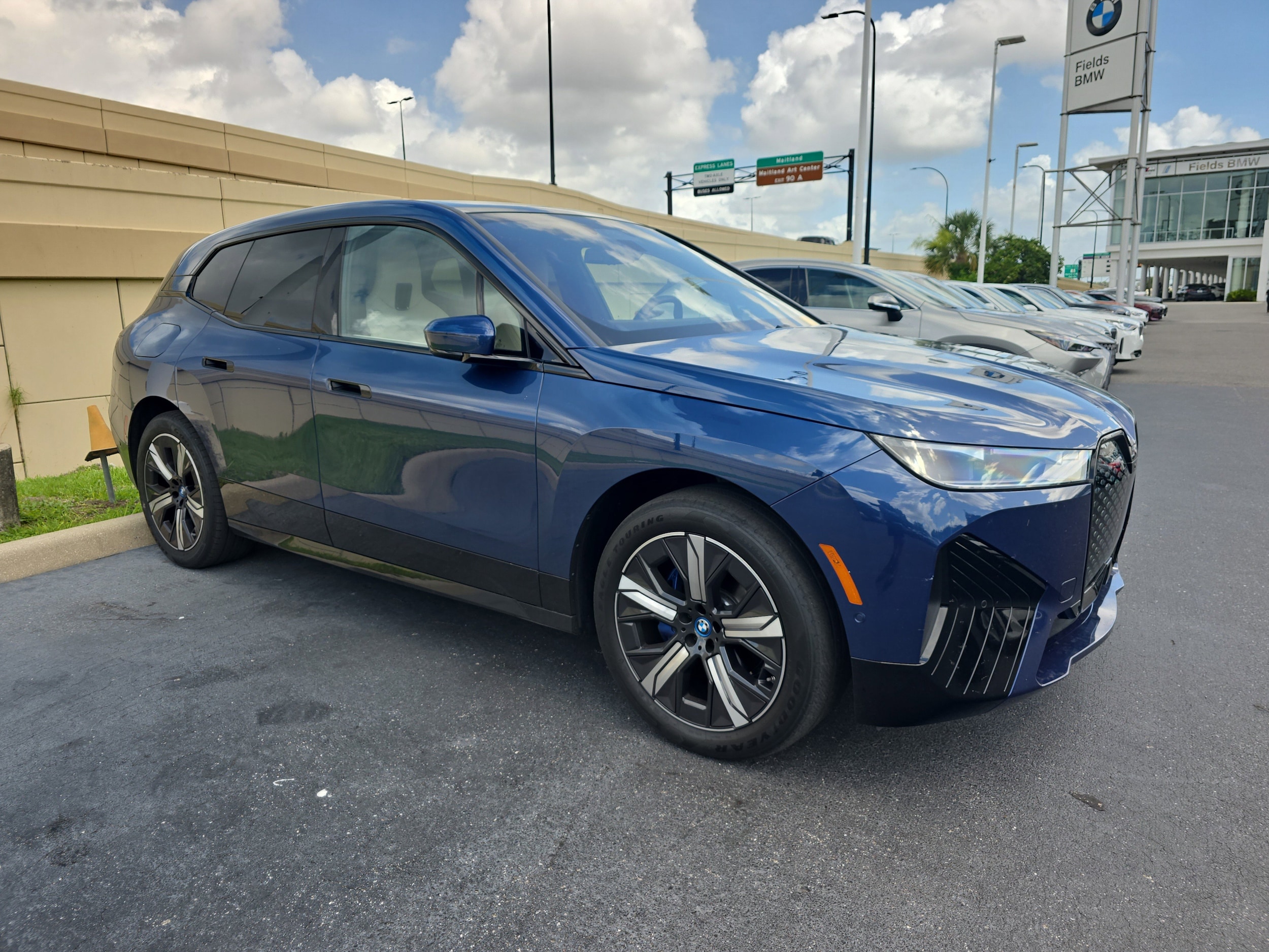 2024 BMW iX xDrive50's photo