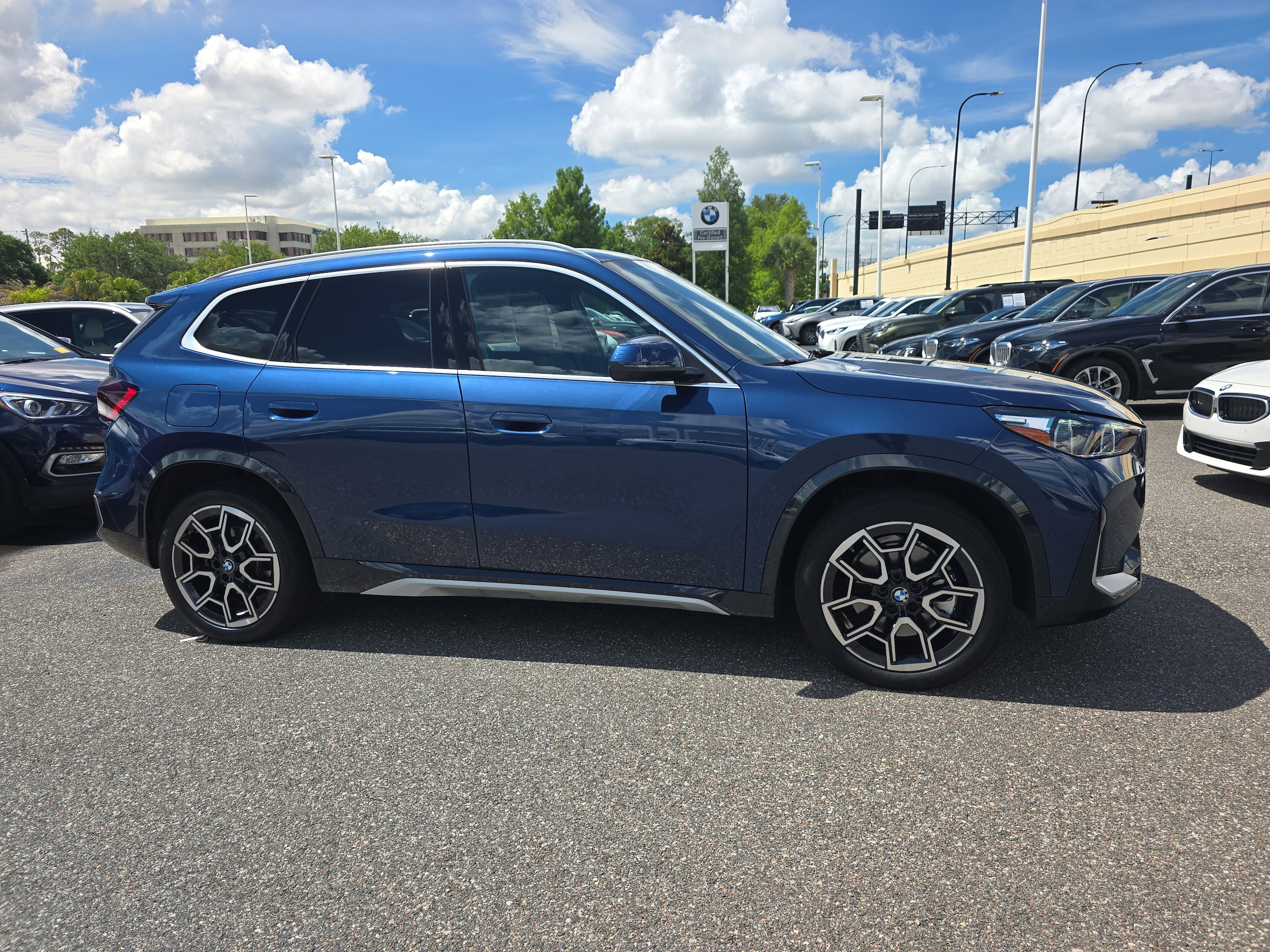 2025 BMW X1 xDrive28i's photo