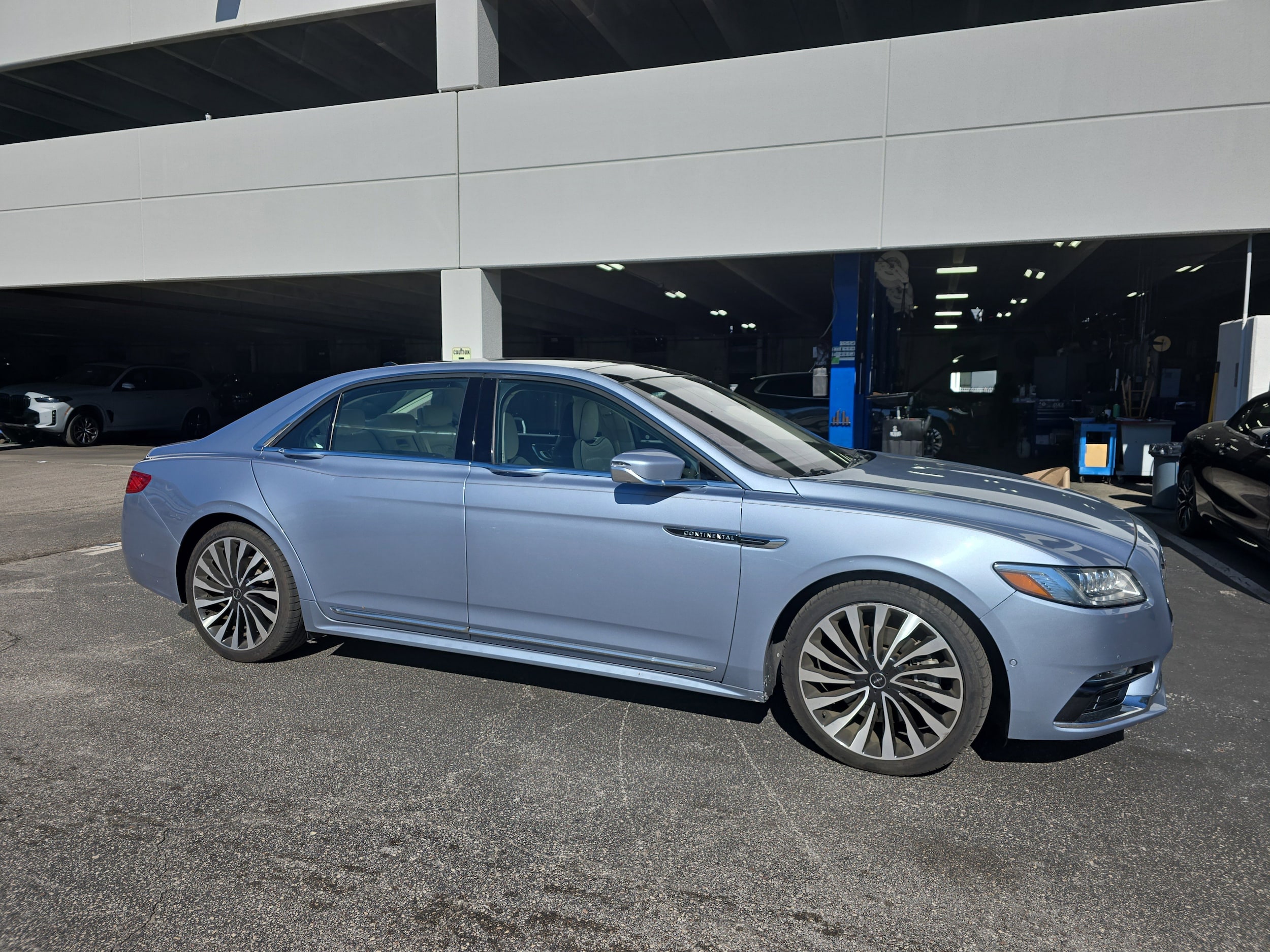 2020 Lincoln Continental Black Label's photo