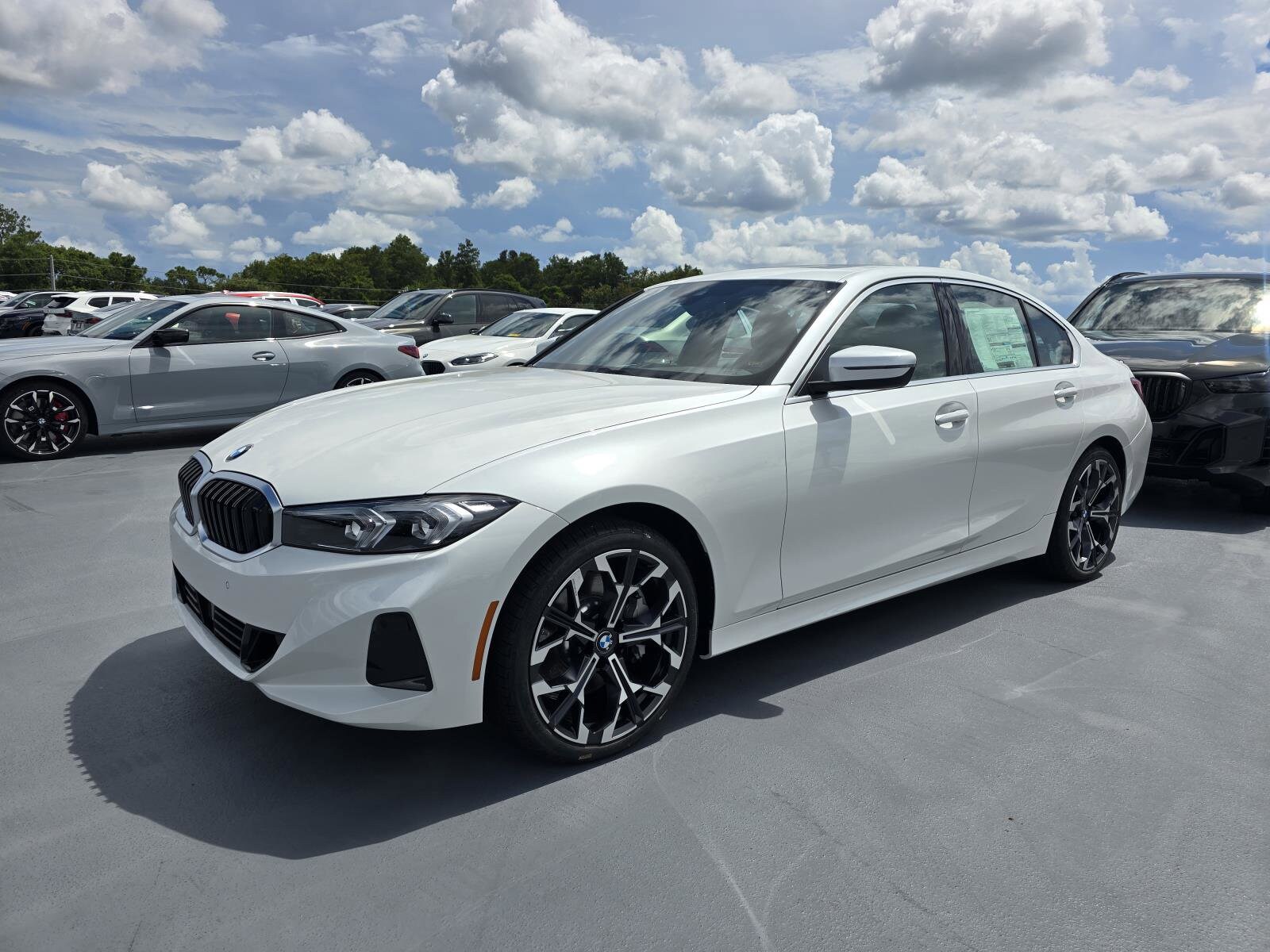 2025 Bmw 330i Sedan photo 3