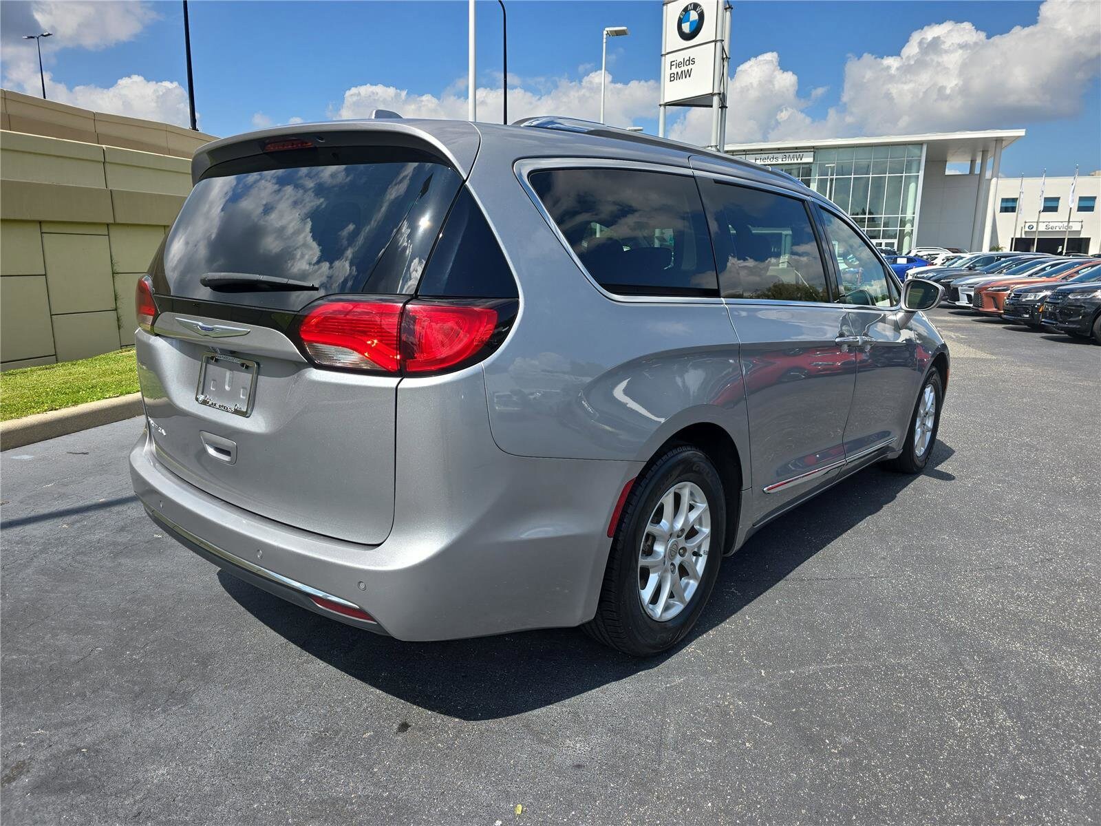 2020 Chrysler Pacifica Touring L photo 3