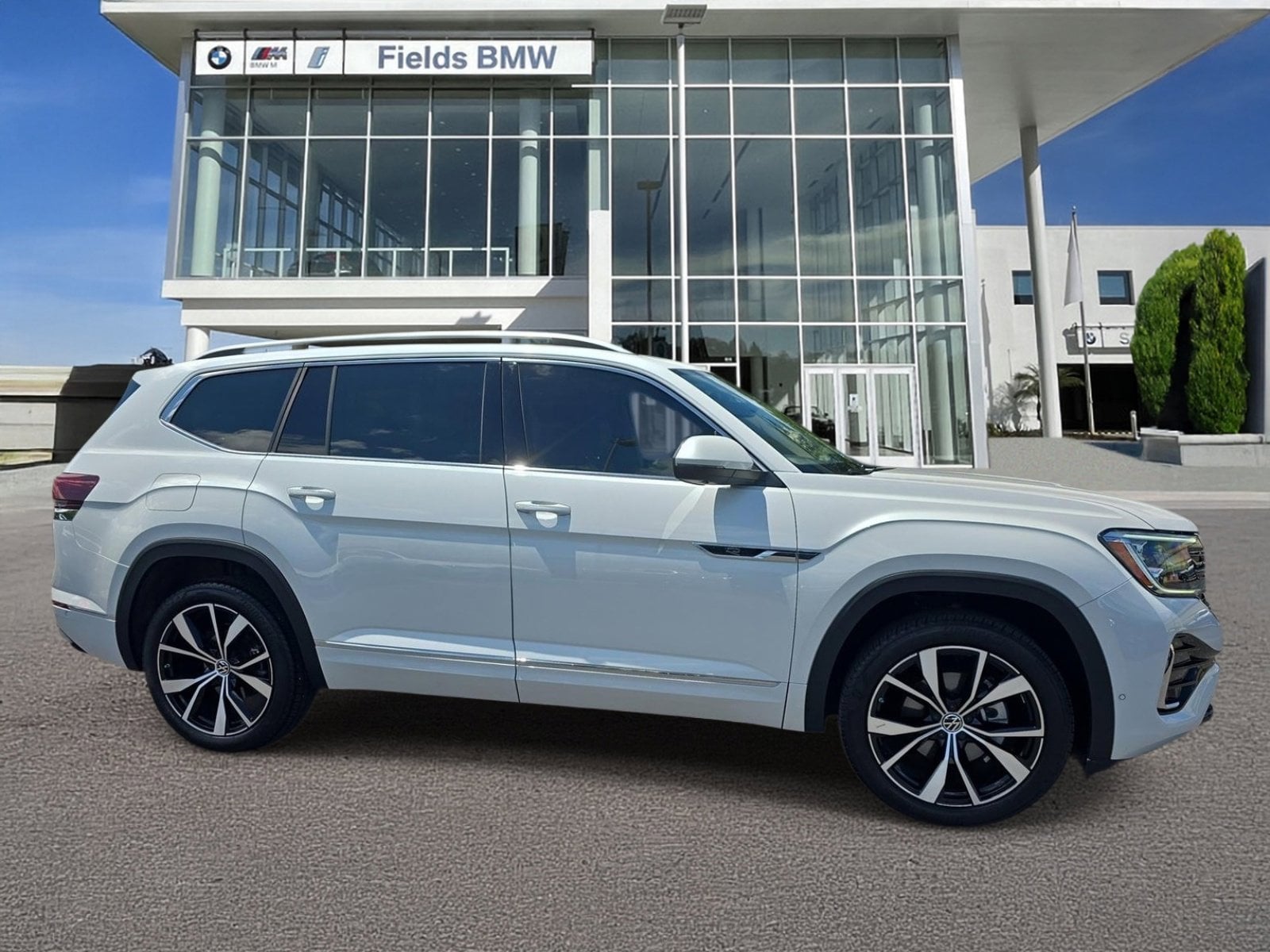 2024 Volkswagen Atlas 2.0T SEL Premium R-Line 4MOTION's photo