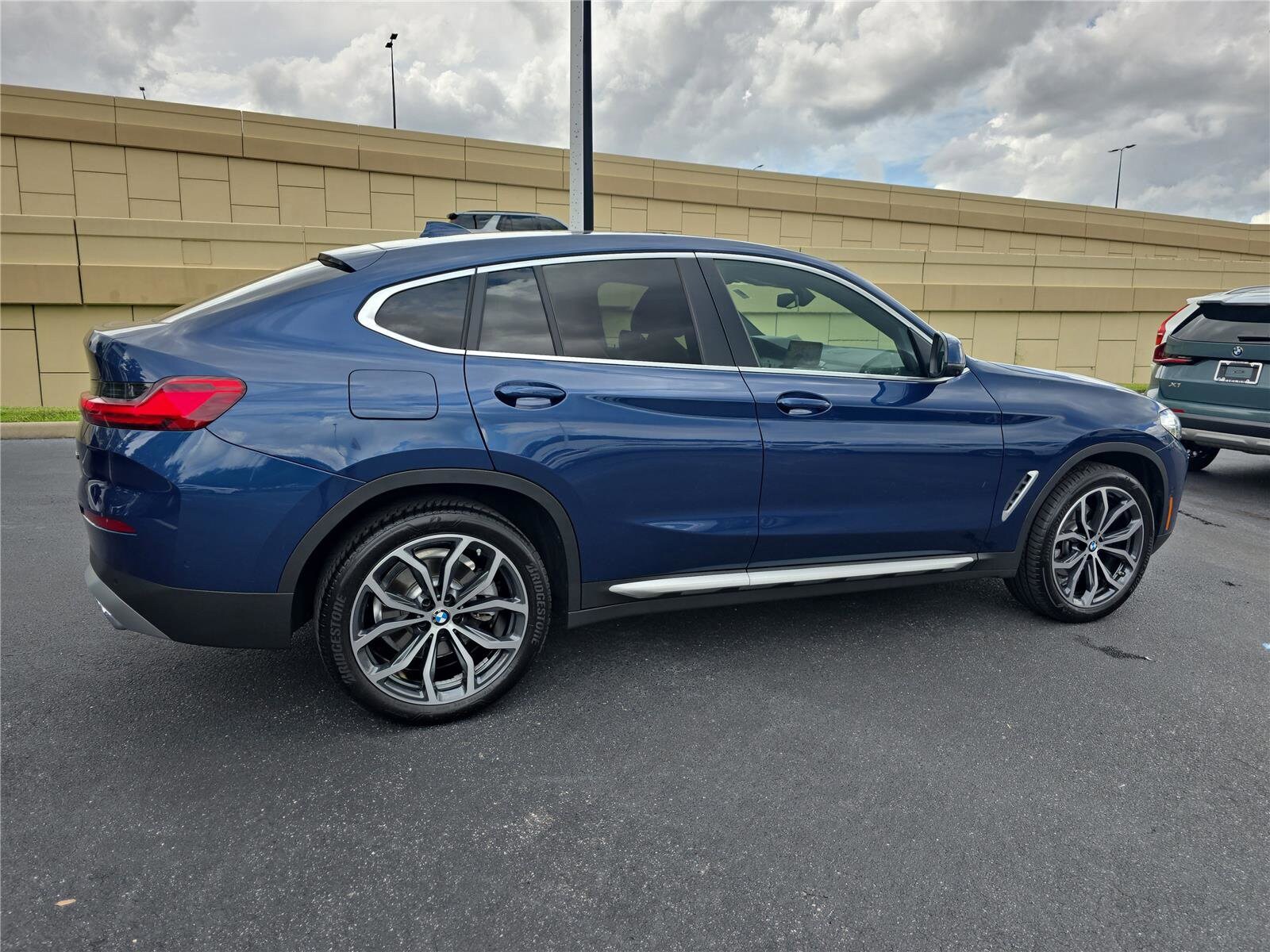 2025 Bmw X4 xDrive30i photo 2