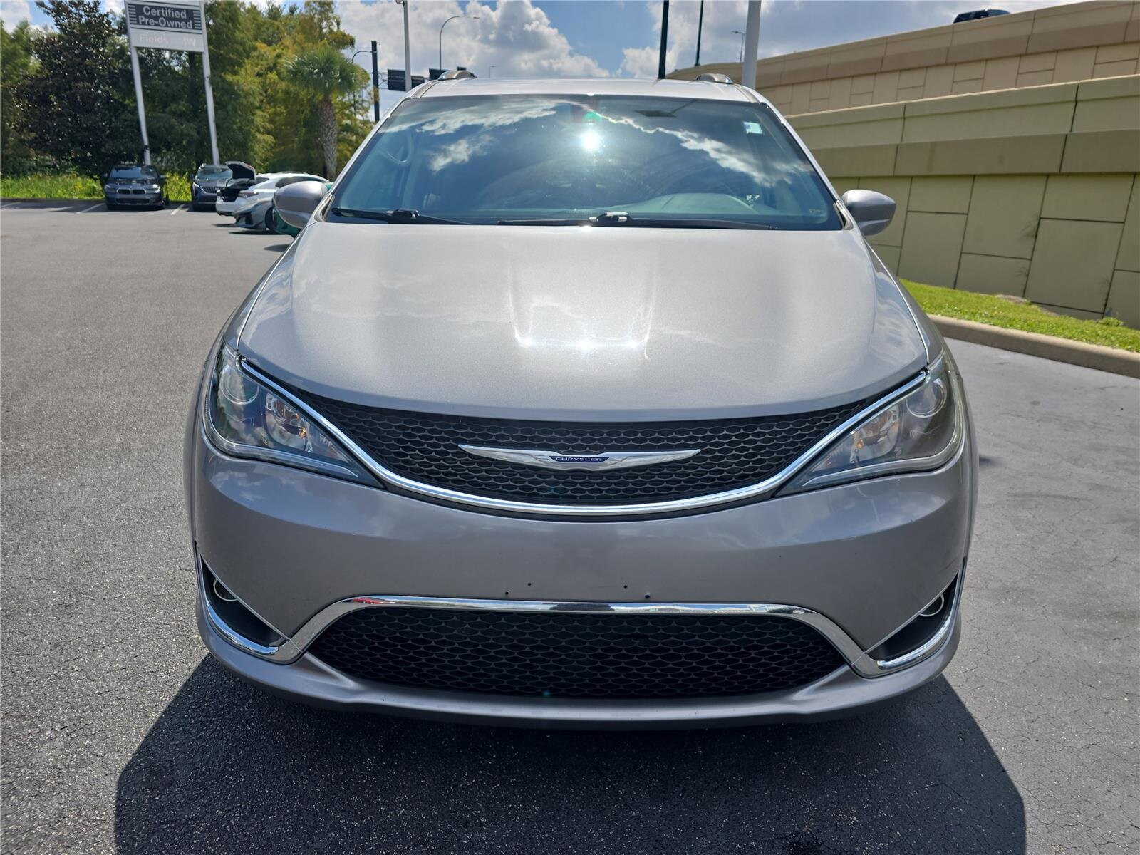 2020 Chrysler Pacifica Touring L photo 2