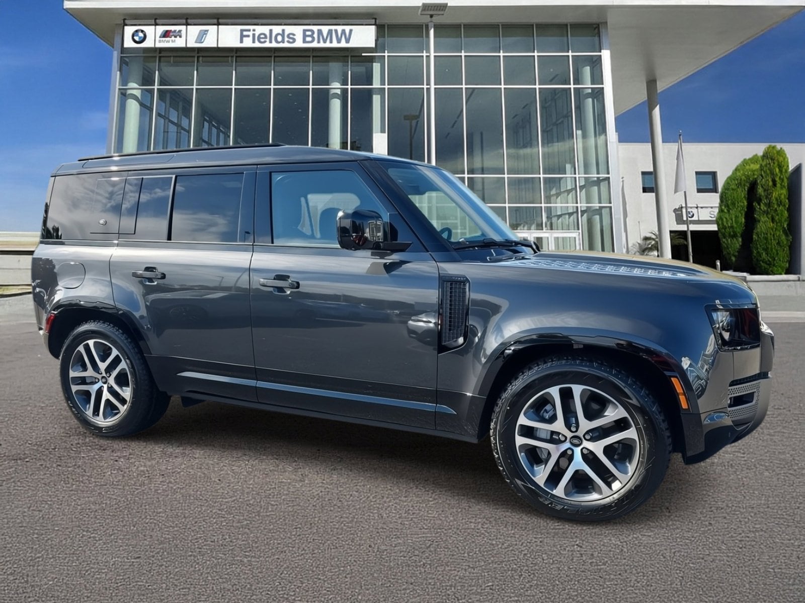 2024 Land Rover Defender X-Dynamic SE's photo