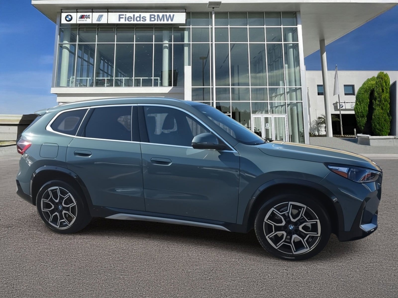 2025 BMW X1 28i's photo