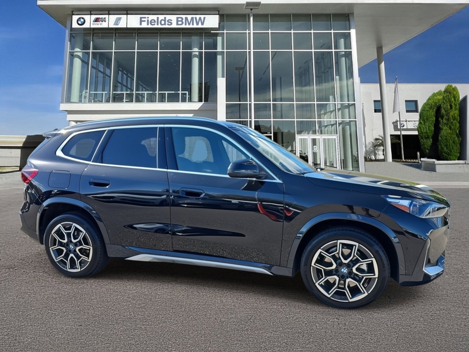 2025 BMW X1 28i's photo