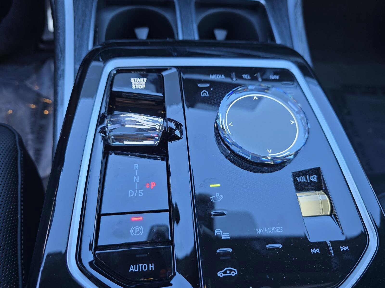 2025 BMW 7 Series 750e - Photo 17