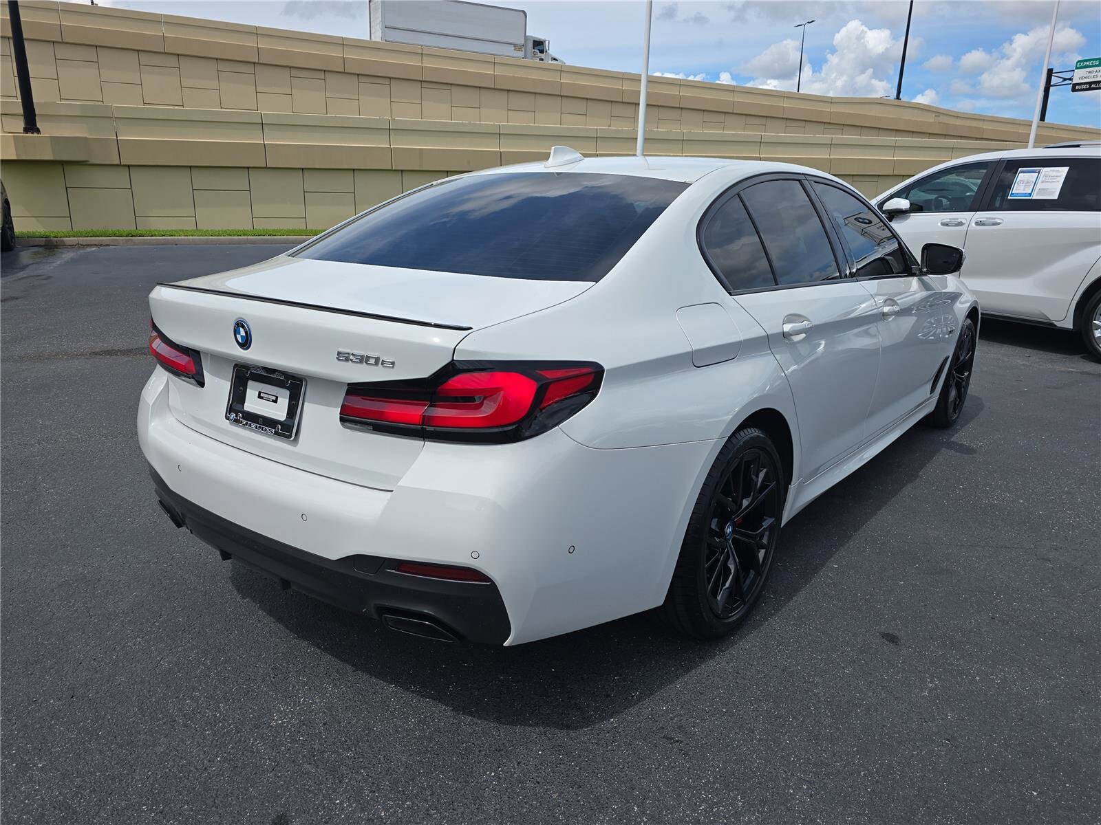 2023 Bmw 530e 5-Series photo 3