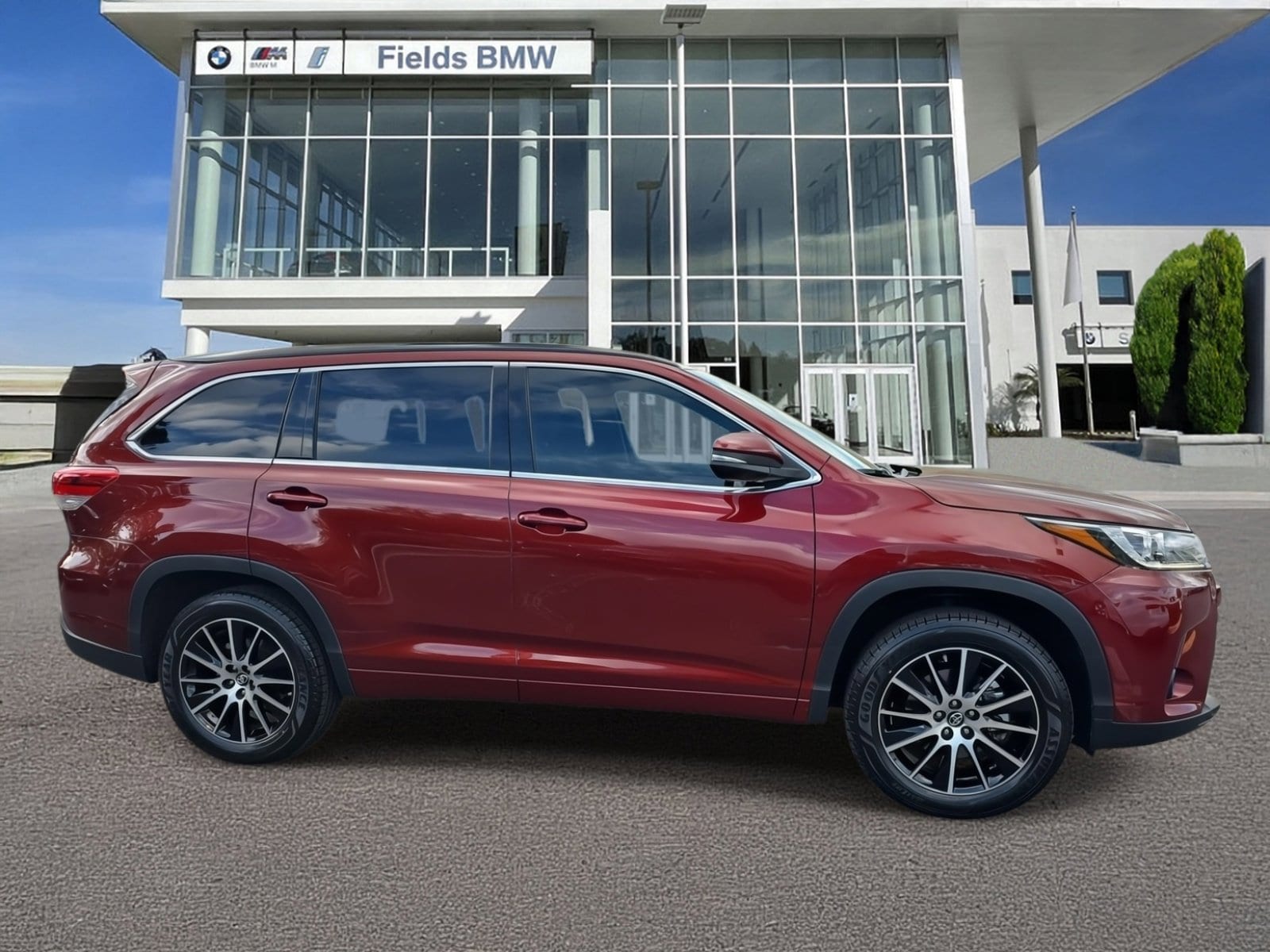 2017 Toyota Highlander SE's photo