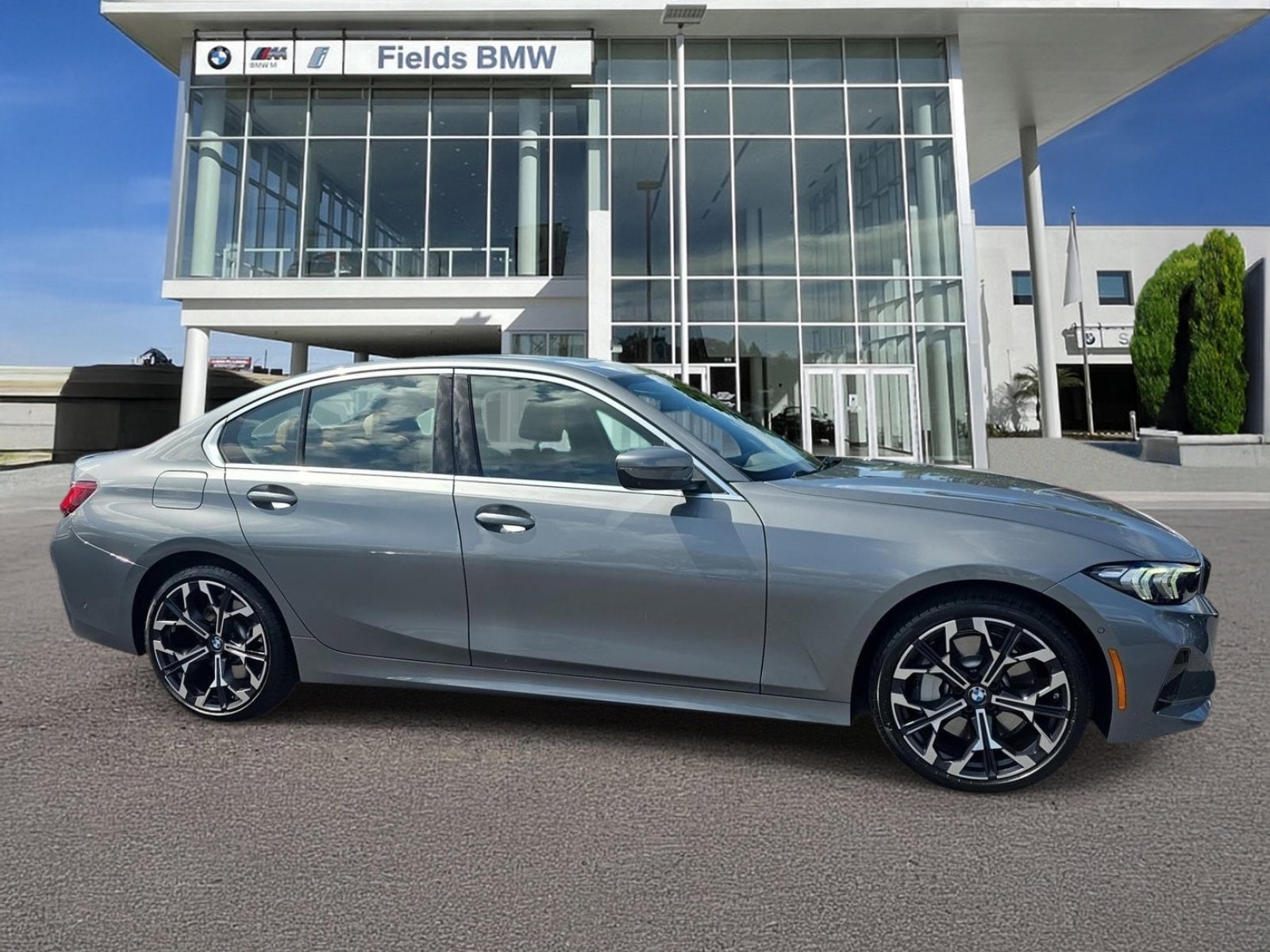 2025 BMW 3 Series 330i Sedan's photo