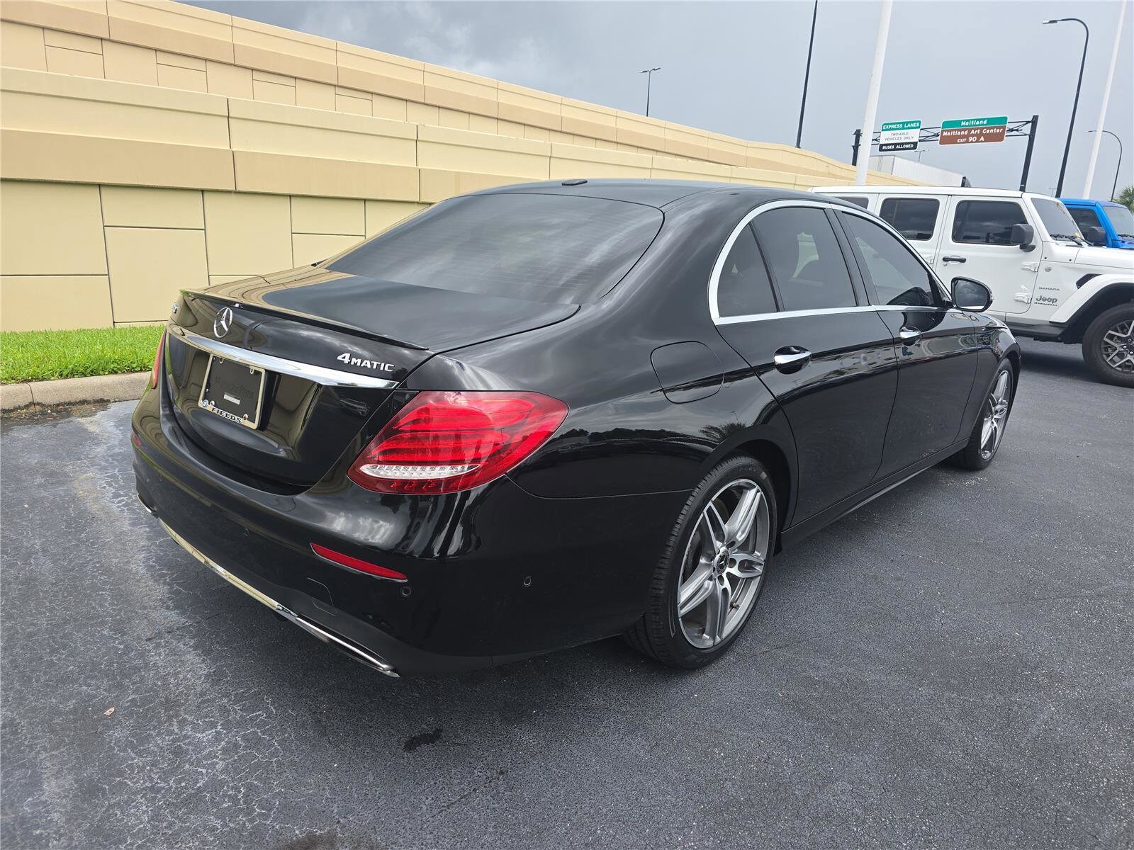 2018 Mercedes Benz E 400 Sedan photo 3