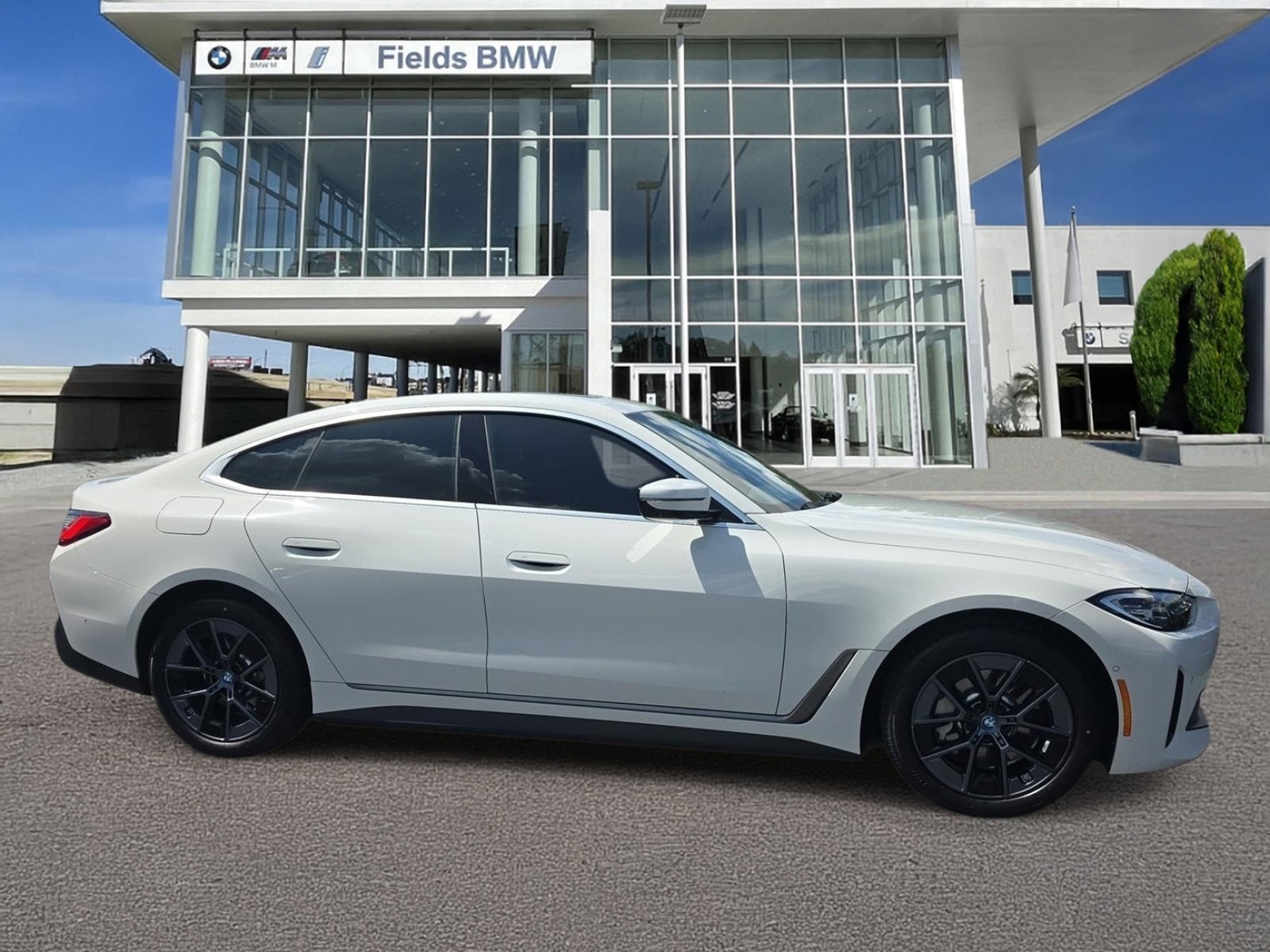 2023 BMW i4 eDrive35's photo
