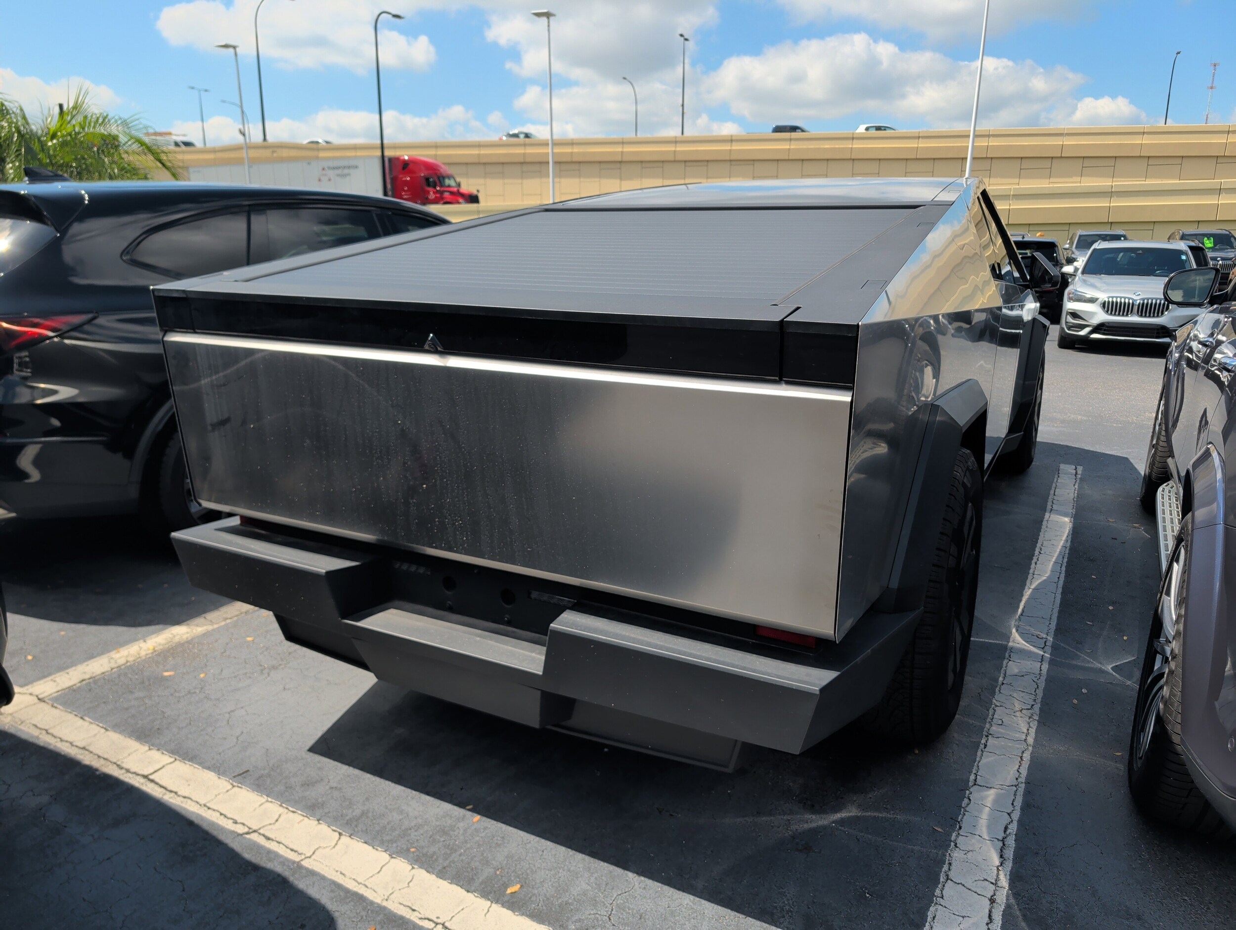 2024 Tesla Cybertruck All-Wheel Drive photo 4