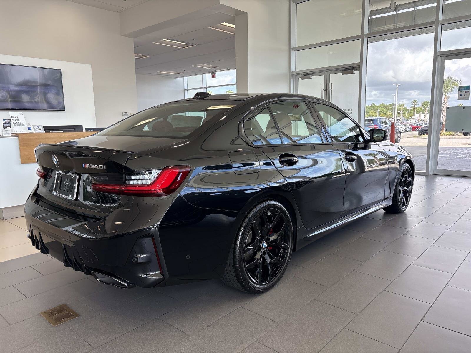 2025 Bmw M340i Sedan photo 2