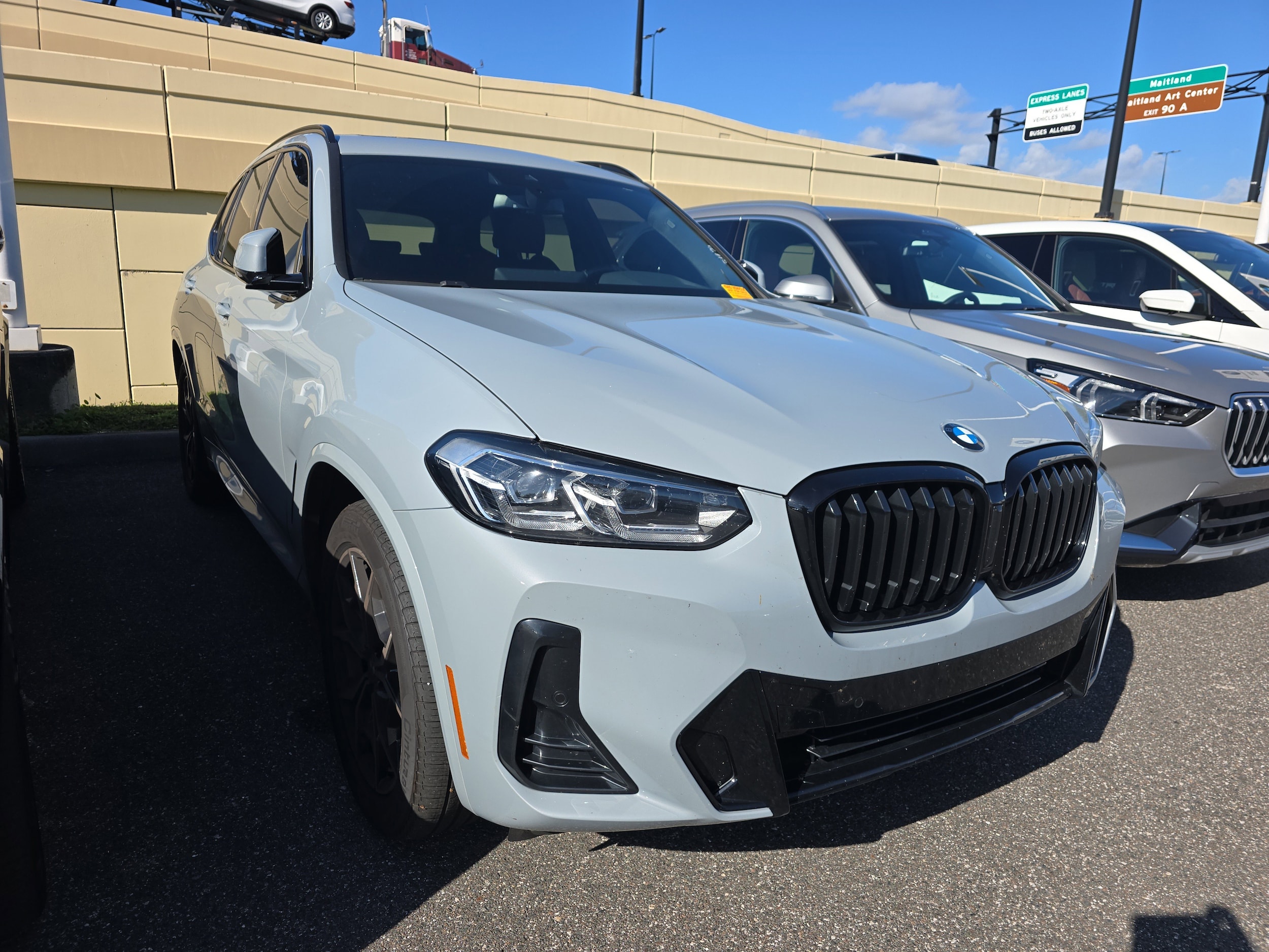 2022 BMW X3 30i's photo