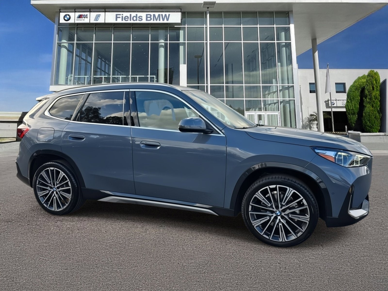 2025 BMW X1 28i's photo