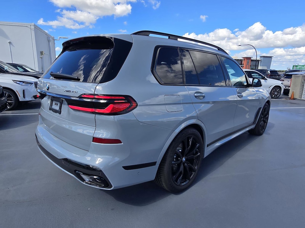 New 2026 BMW X7 xDrive40i SUV