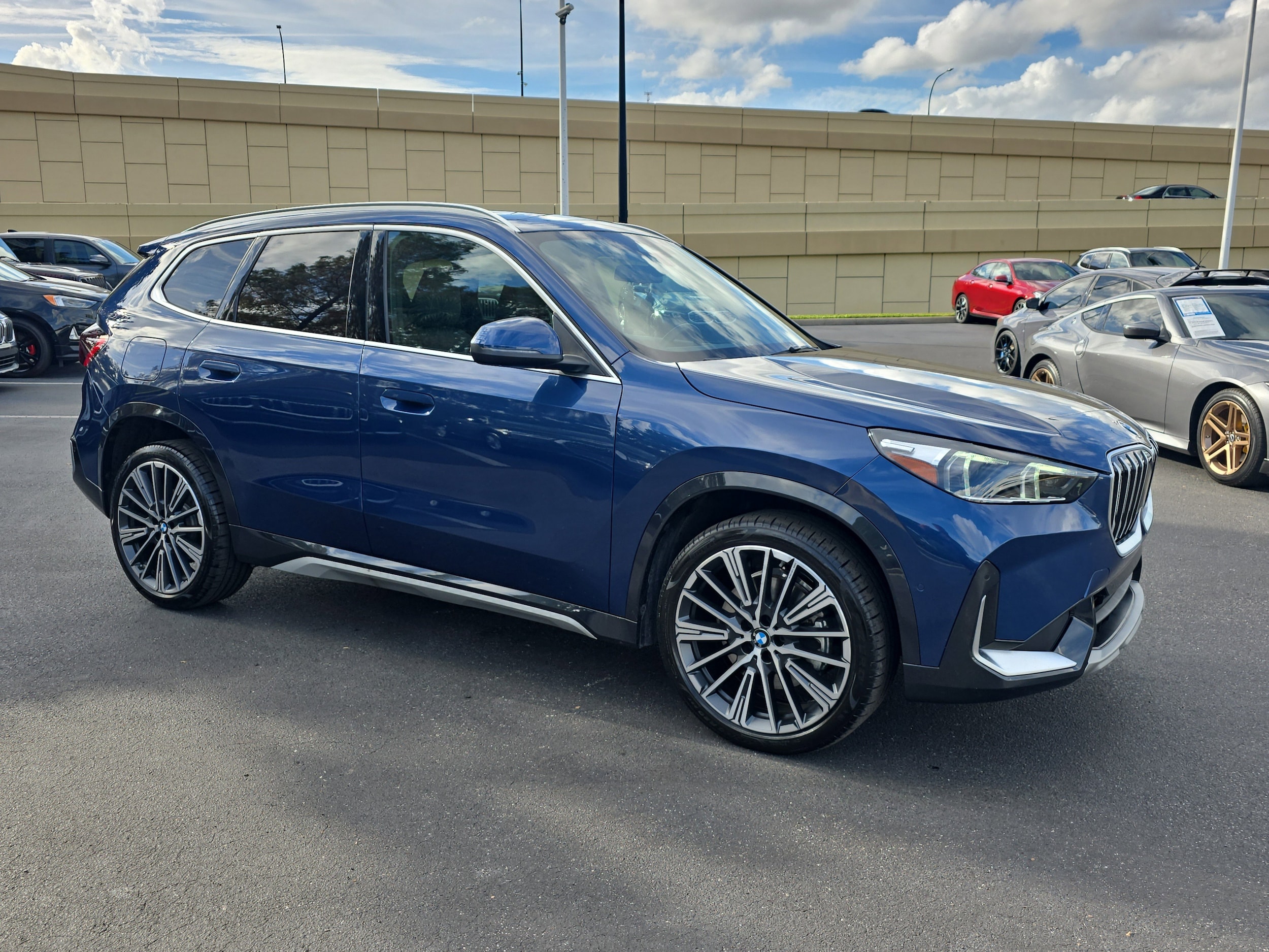 2025 BMW X1 28i's photo