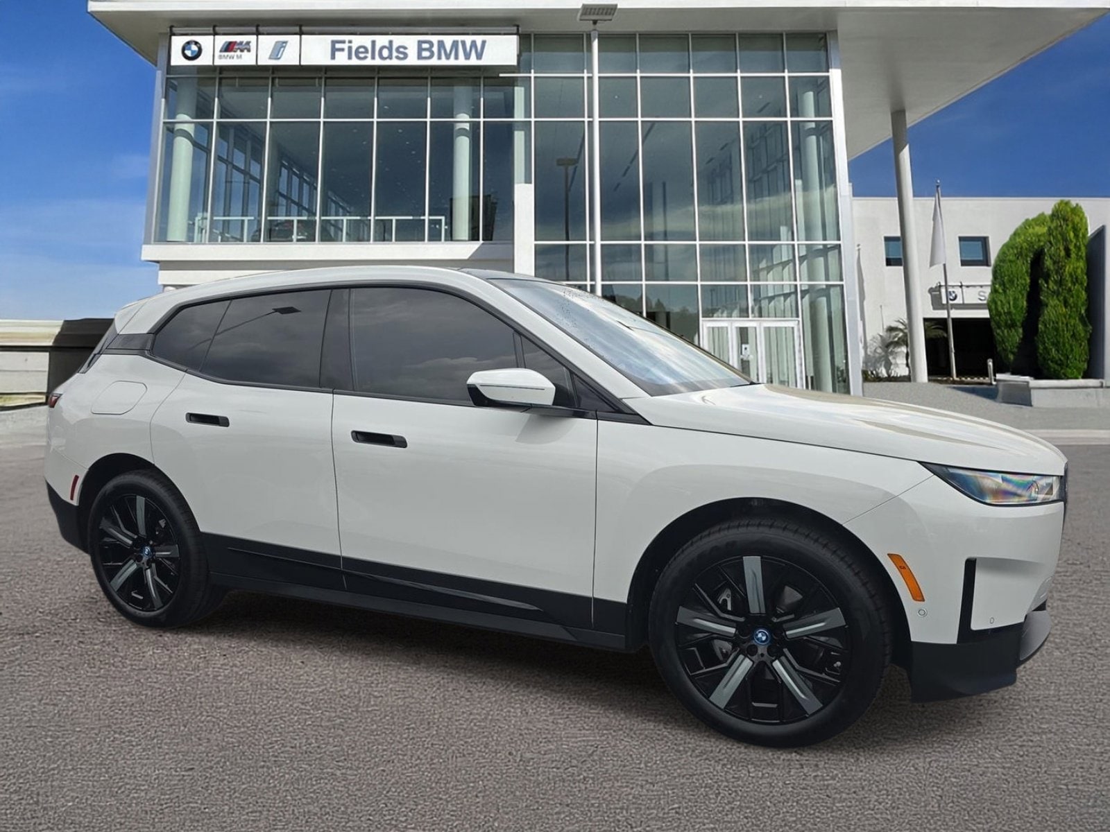 2023 BMW iX xDrive50's photo