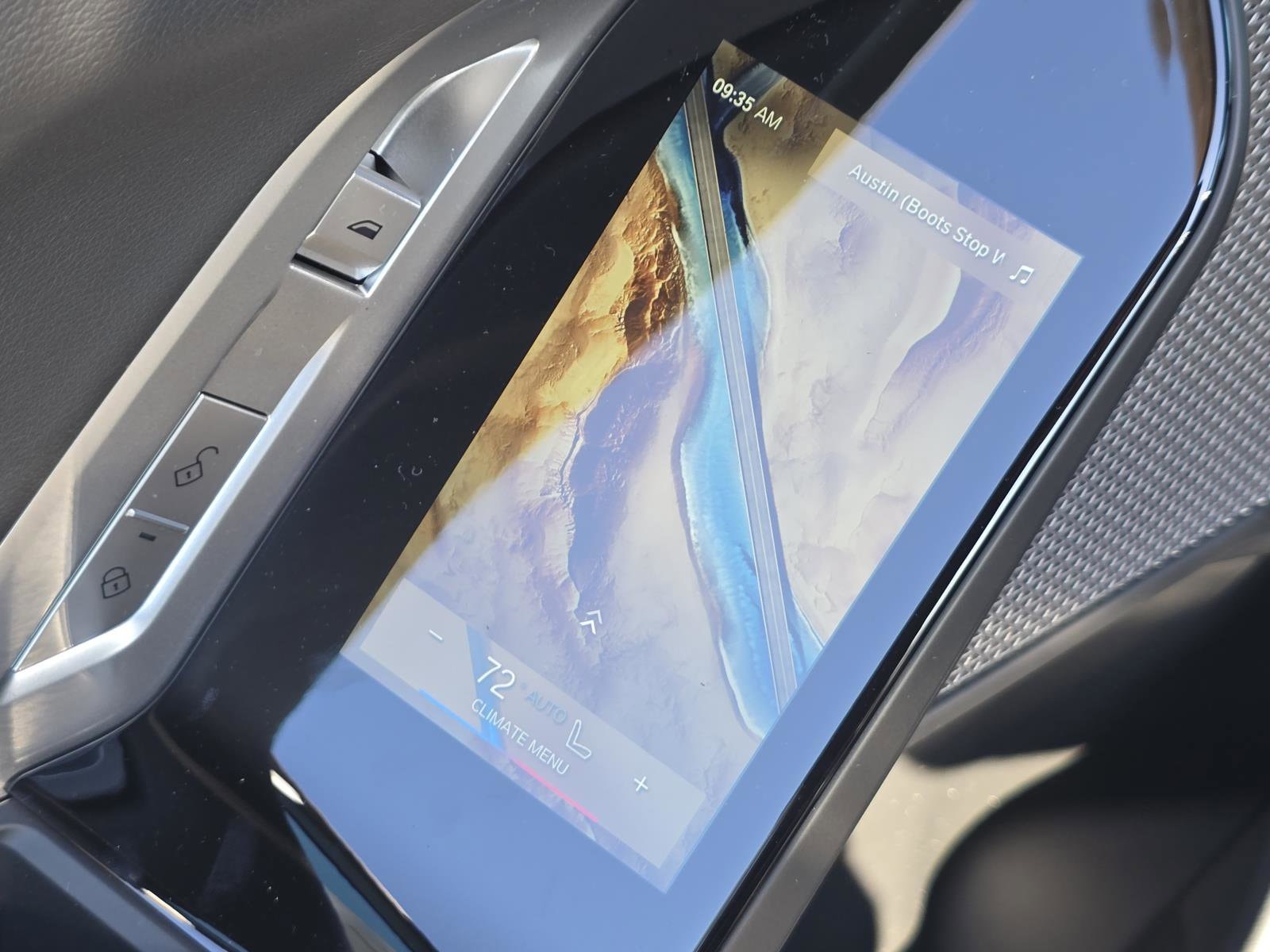 2025 BMW 7 Series 750e - Photo 6