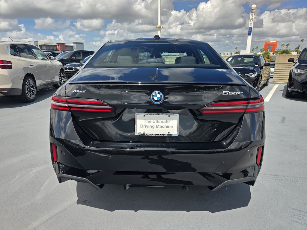 New 2027 BMW 550e xDrive Sedan