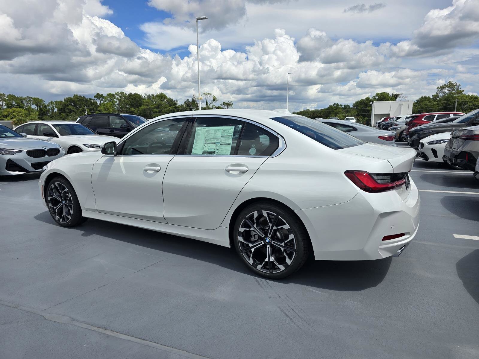 2025 Bmw 330i Sedan photo 2