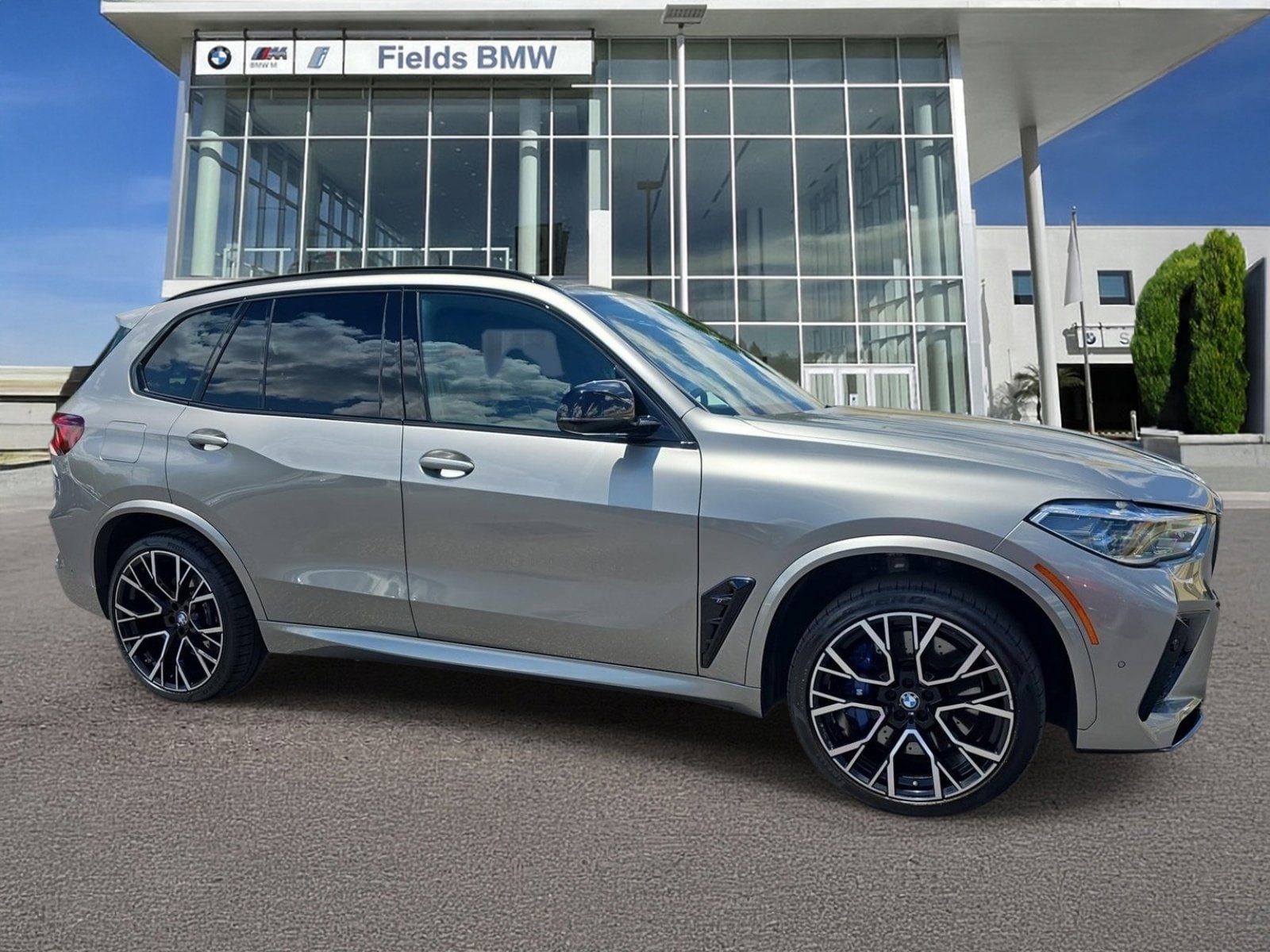 2021 BMW X5 M -'s photo