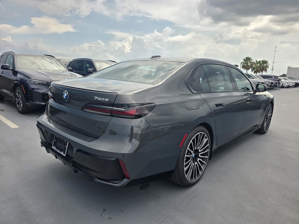 New 2026 BMW 750e xDrive Sedan