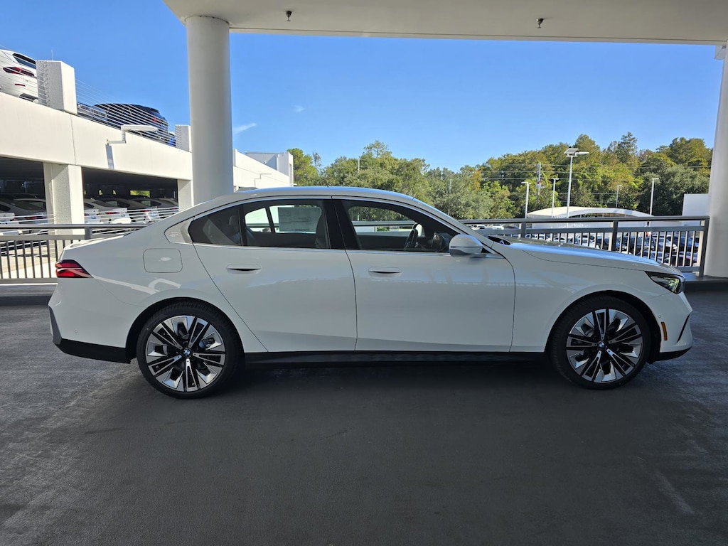 New 2026 BMW 530i Sedan