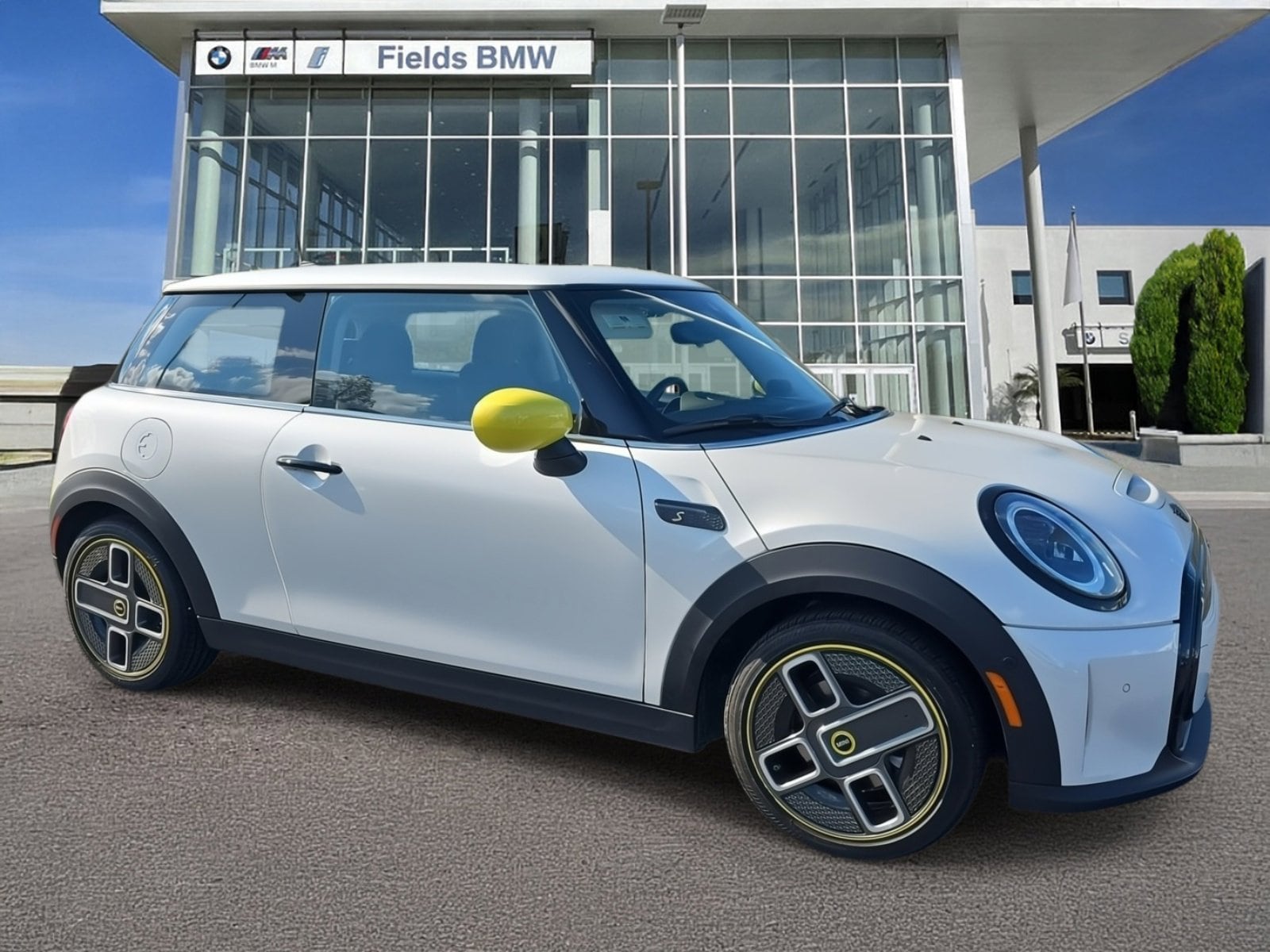 2024 MINI Hardtop 2 Door SE's photo