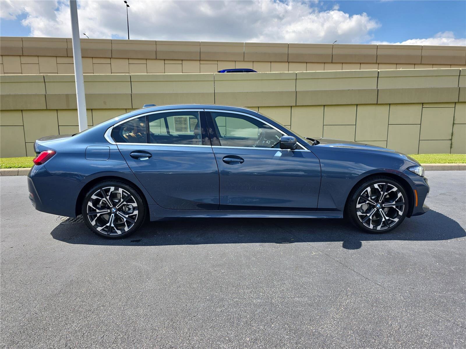 2025 Bmw 330i photo 2