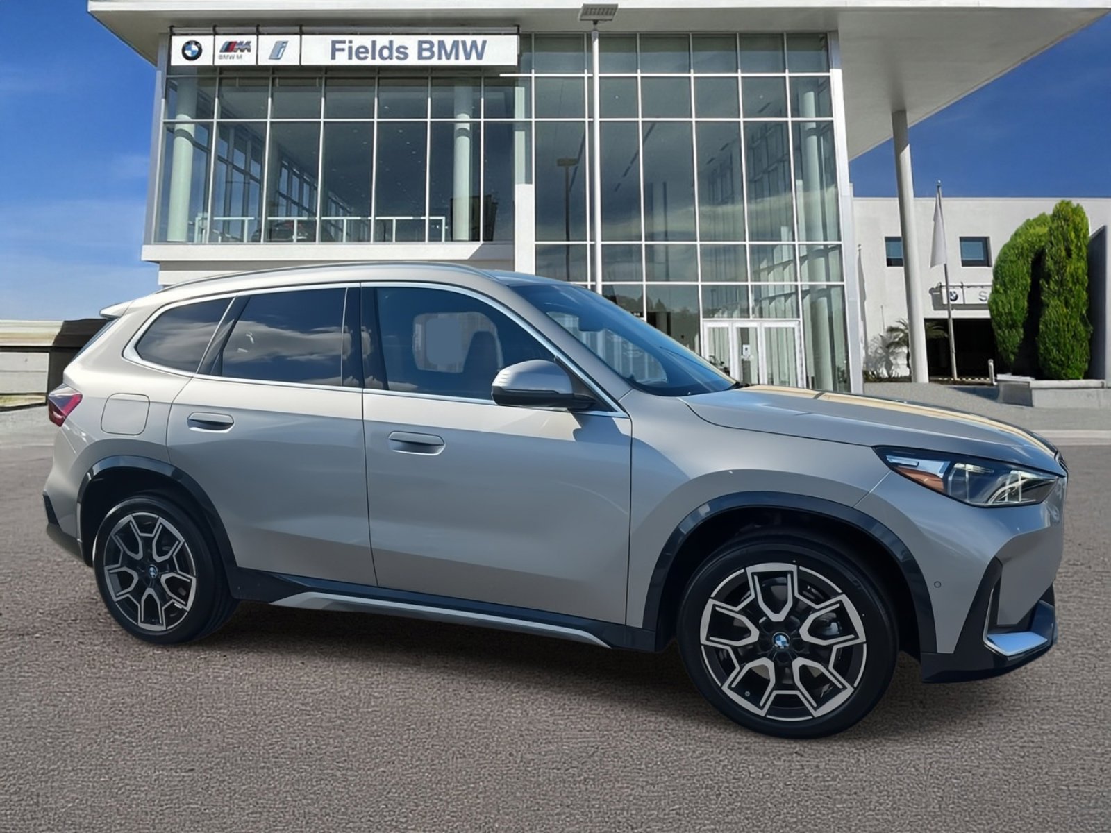 2025 BMW X1 28i's photo