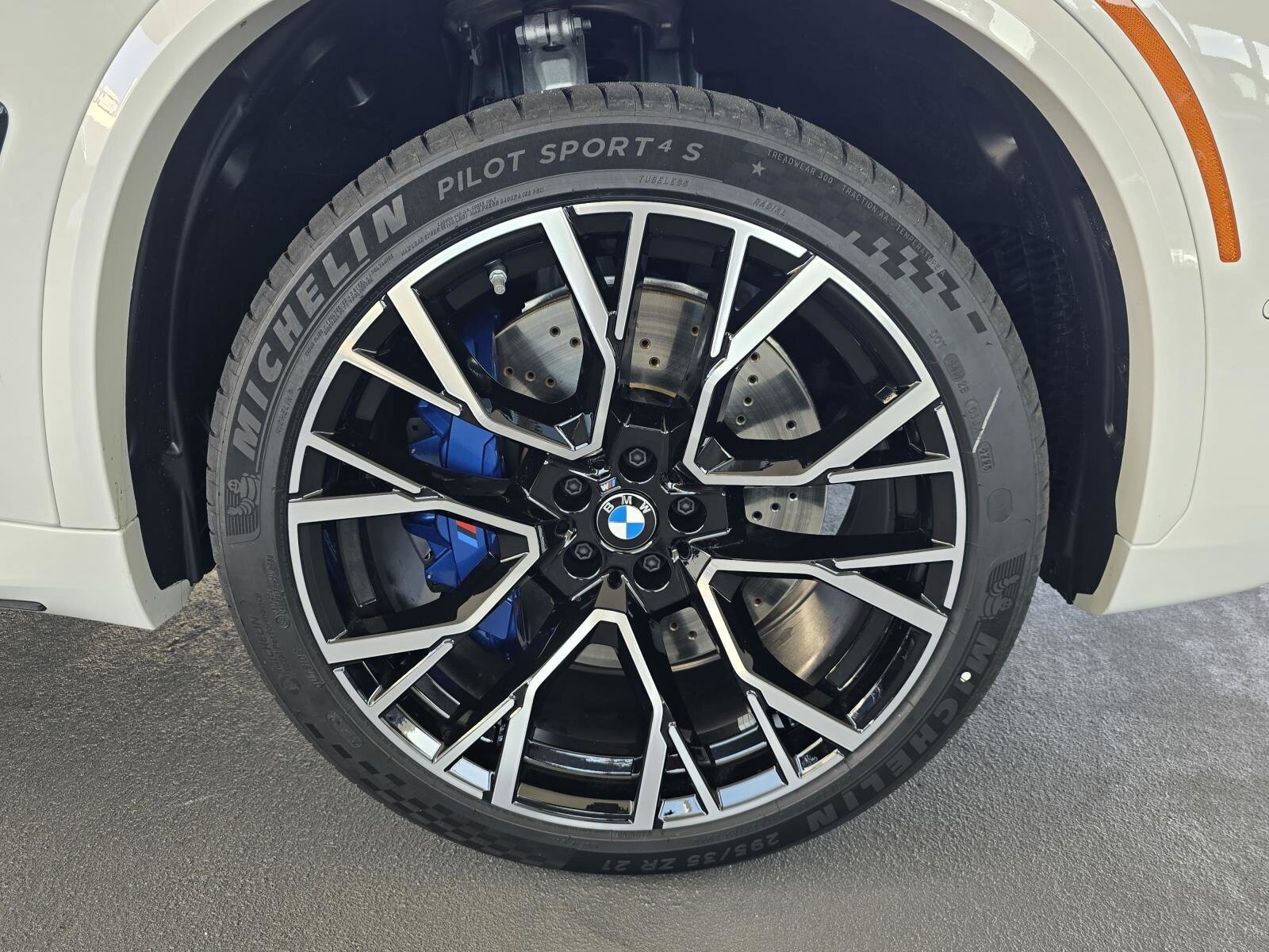 2026 Bmw X5 M photo 3