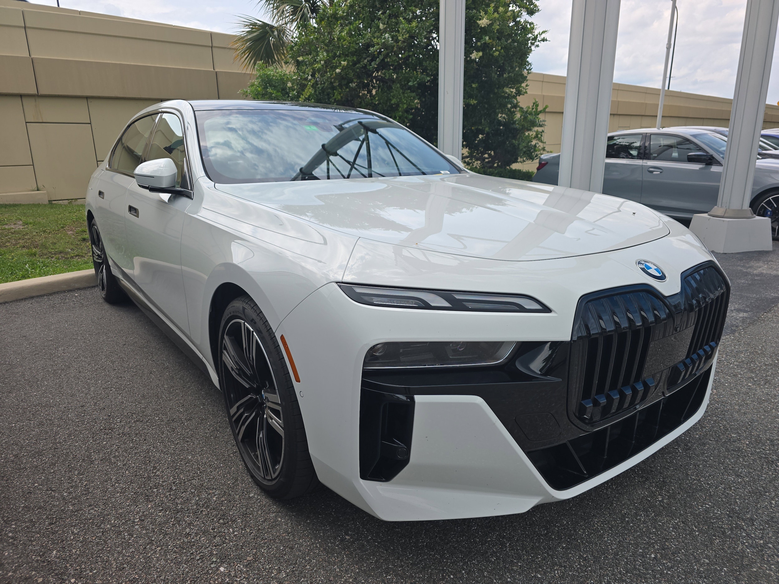 2023 BMW 7 Series 740i's photo