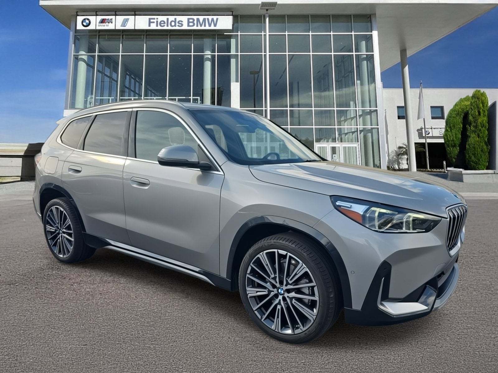 2025 BMW X1 28i's photo