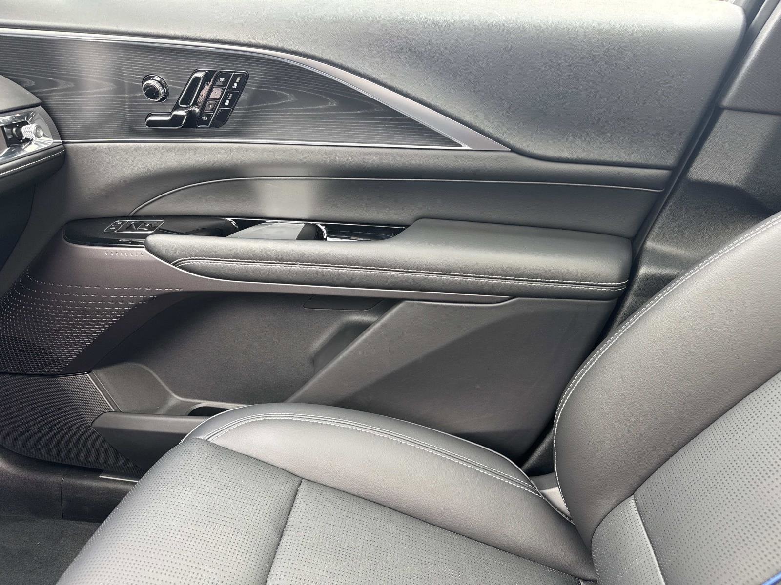 2025 Cadillac LYRIQ Luxury 1 - Photo 24