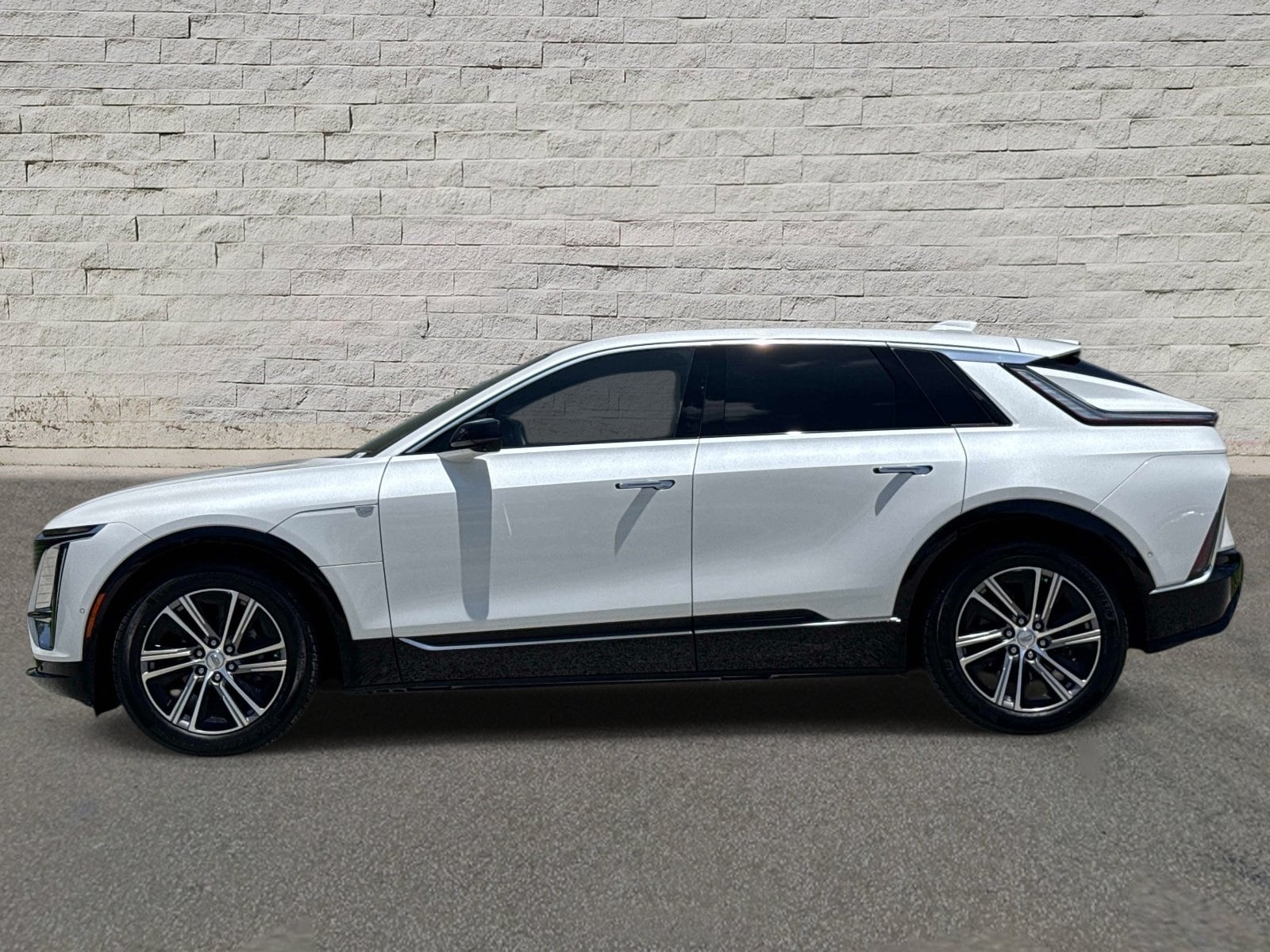 Used 2024 Cadillac LYRIQ Luxury 1 with VIN 1GYKPPRK8RZ124067 for sale in Jacksonville, FL