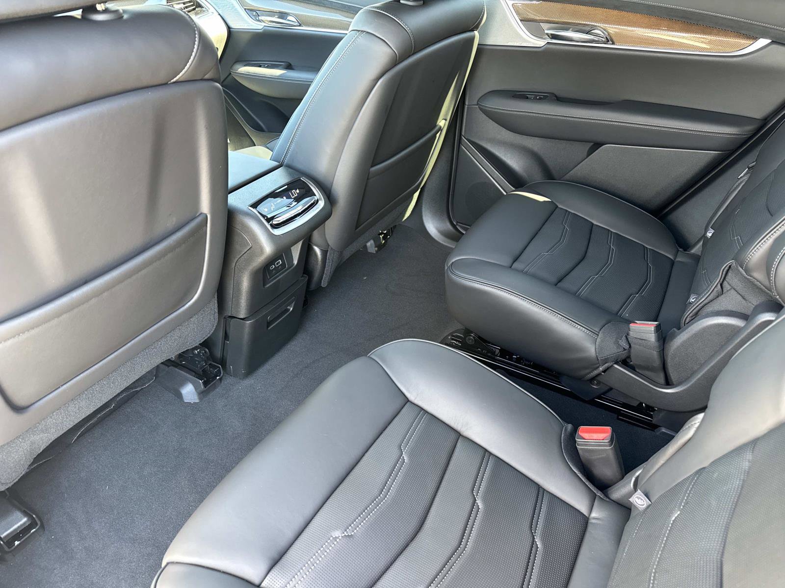 2025 Cadillac XT6 Premium Luxury - Photo 18